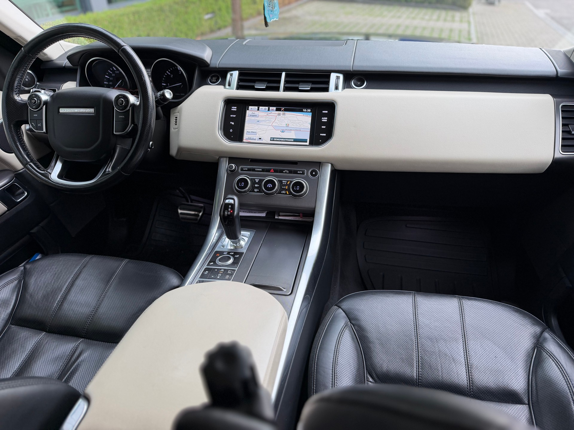 LAND ROVER Range Rover Sport 3.0 SDV6 SE Automatic-image-11