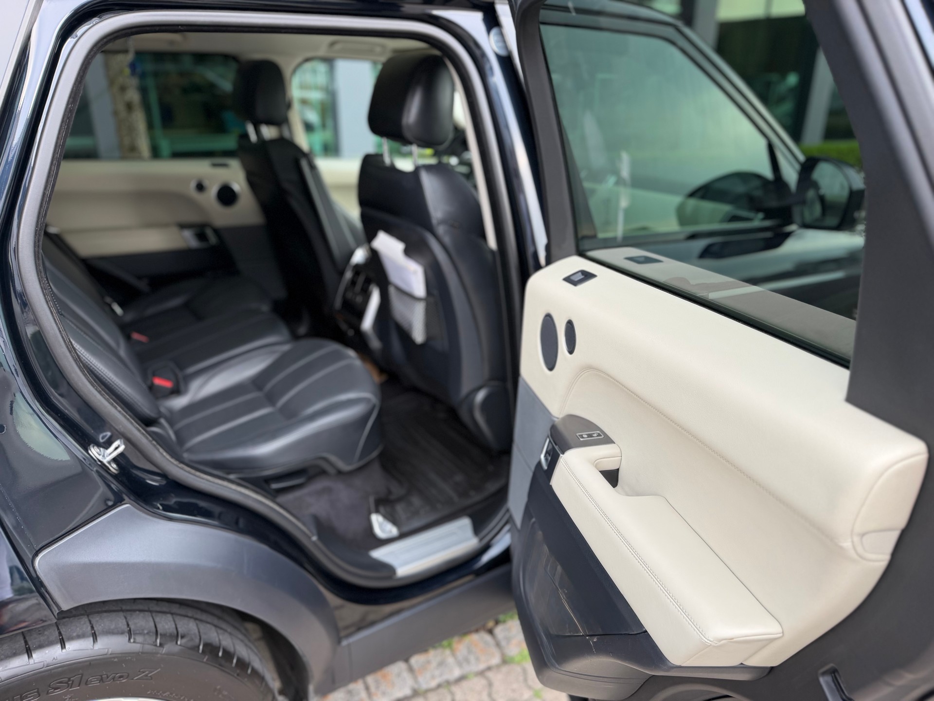 LAND ROVER Range Rover Sport 3.0 SDV6 SE Automatic-image-9