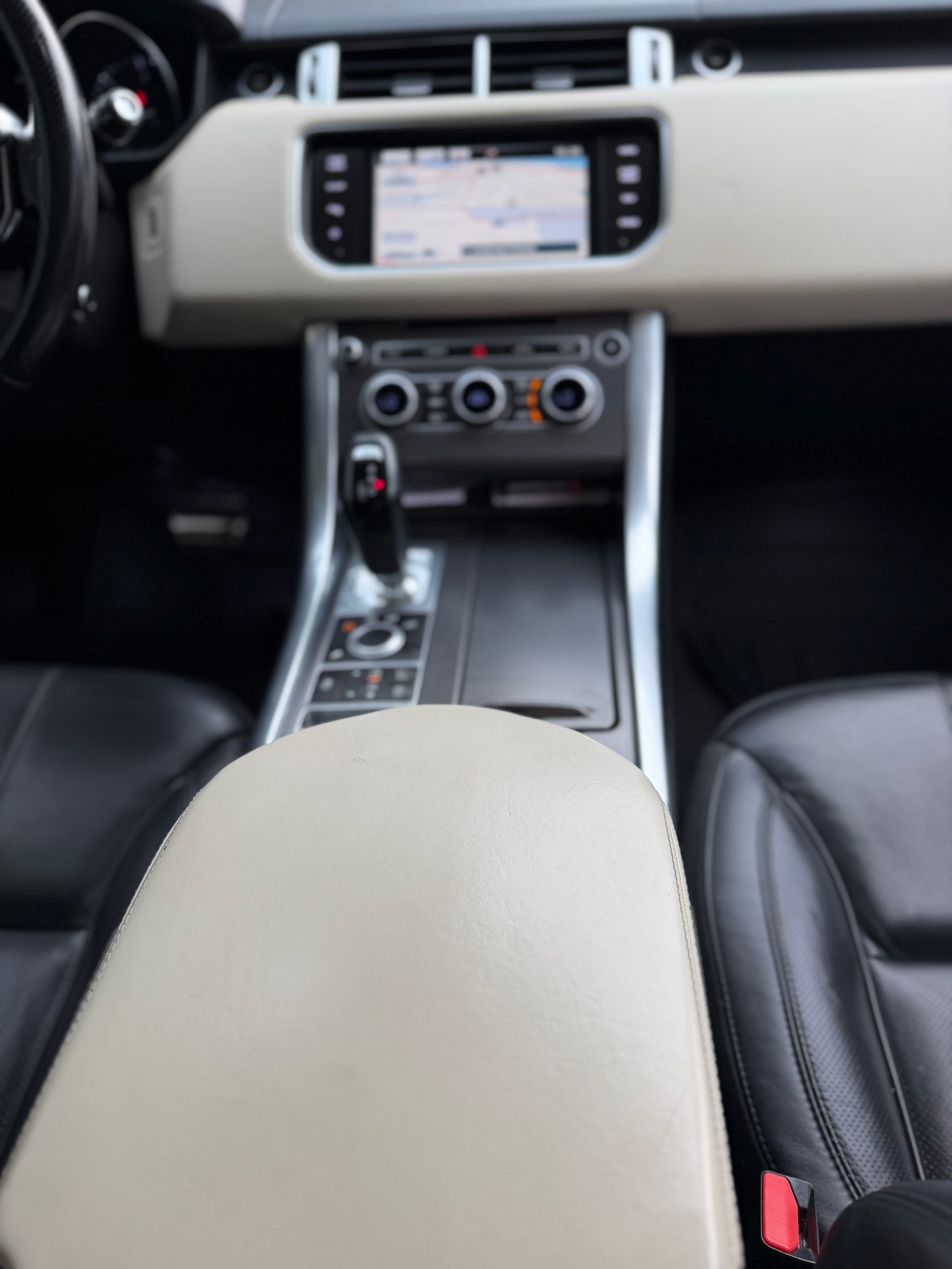 LAND ROVER Range Rover Sport 3.0 SDV6 SE Automatic-image-12