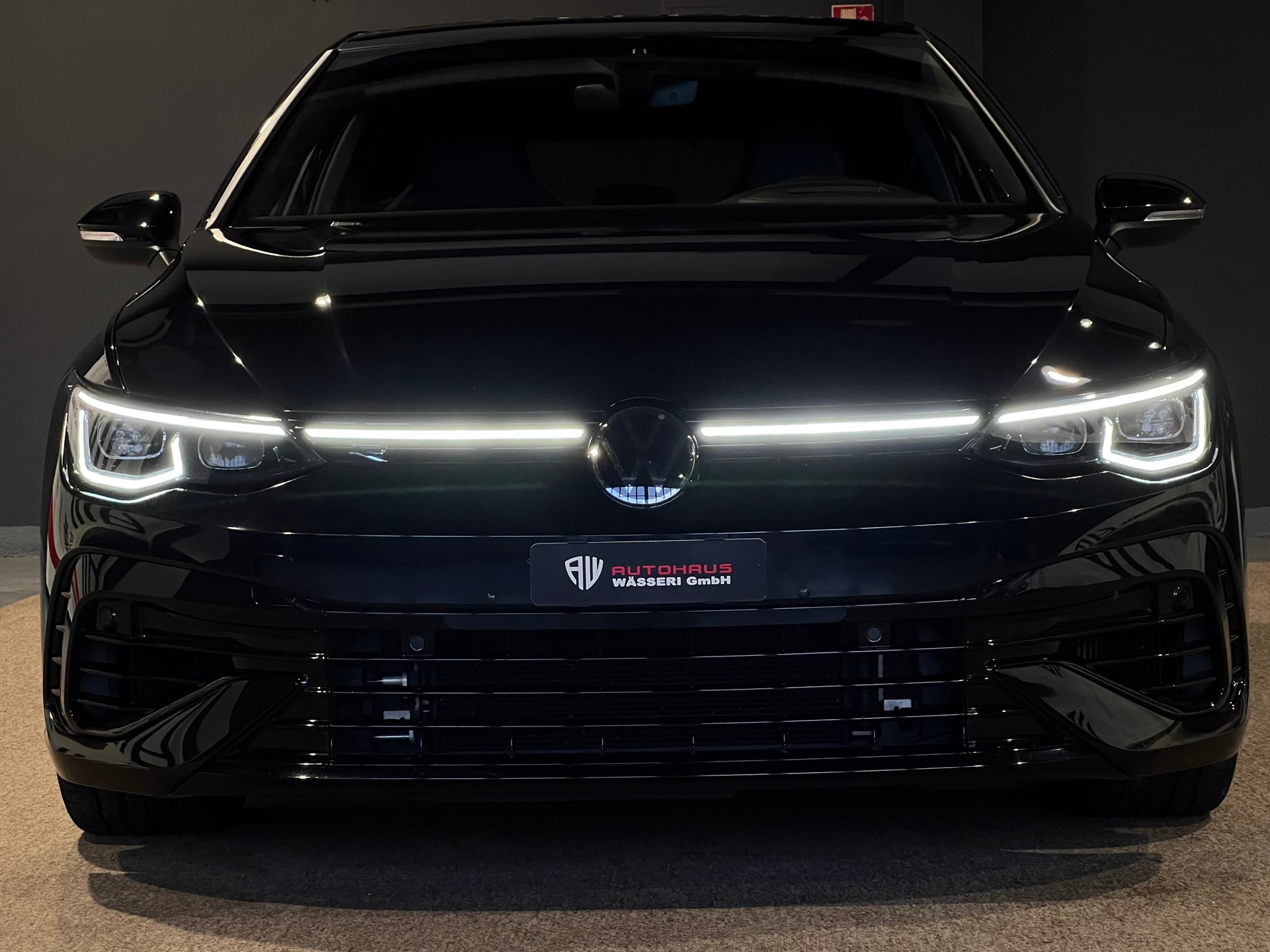 VW Golf 2.0 TSI R DSG 4Motion-image-8