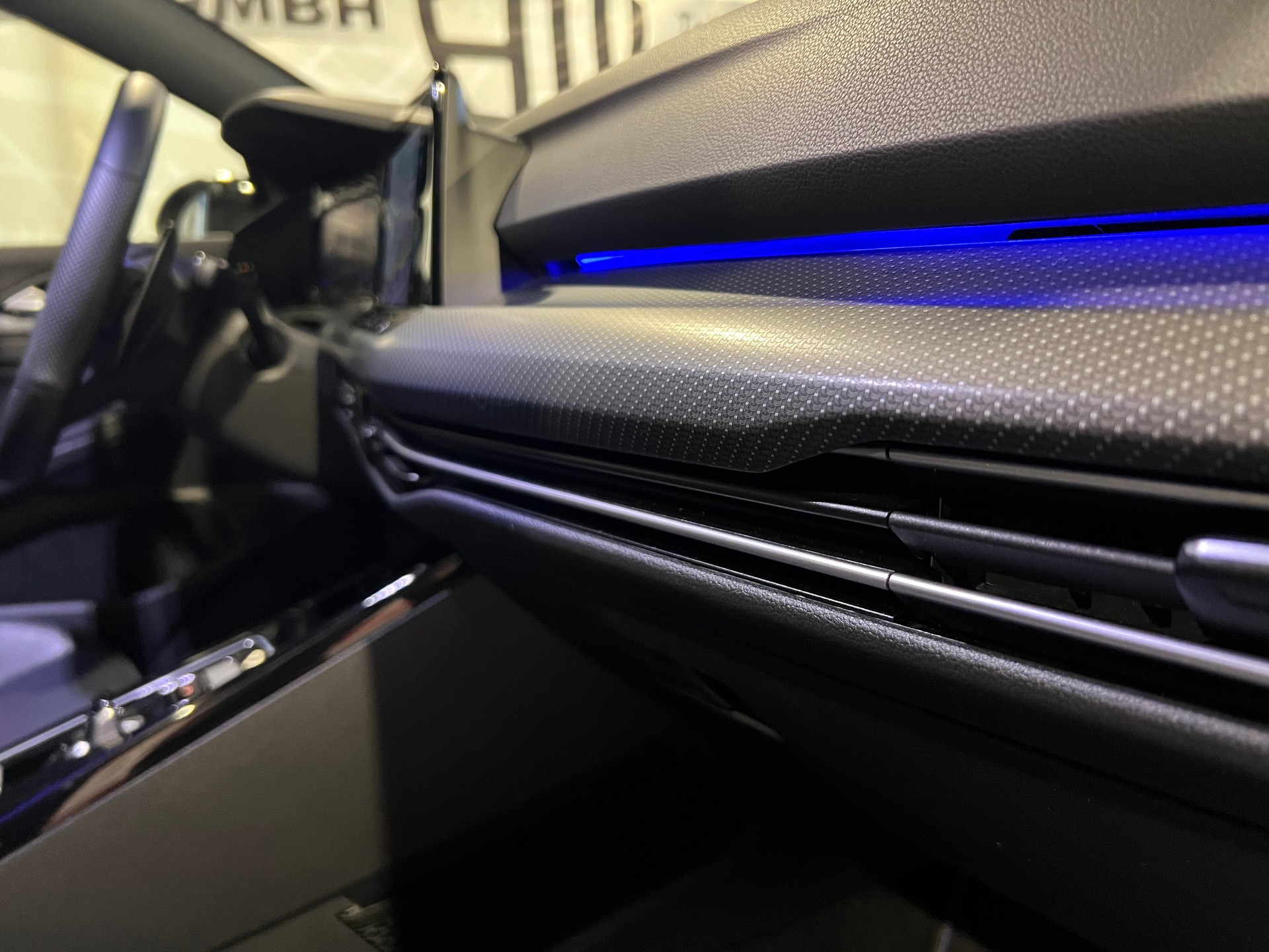 VW Golf 2.0 TSI R DSG 4Motion-image-24