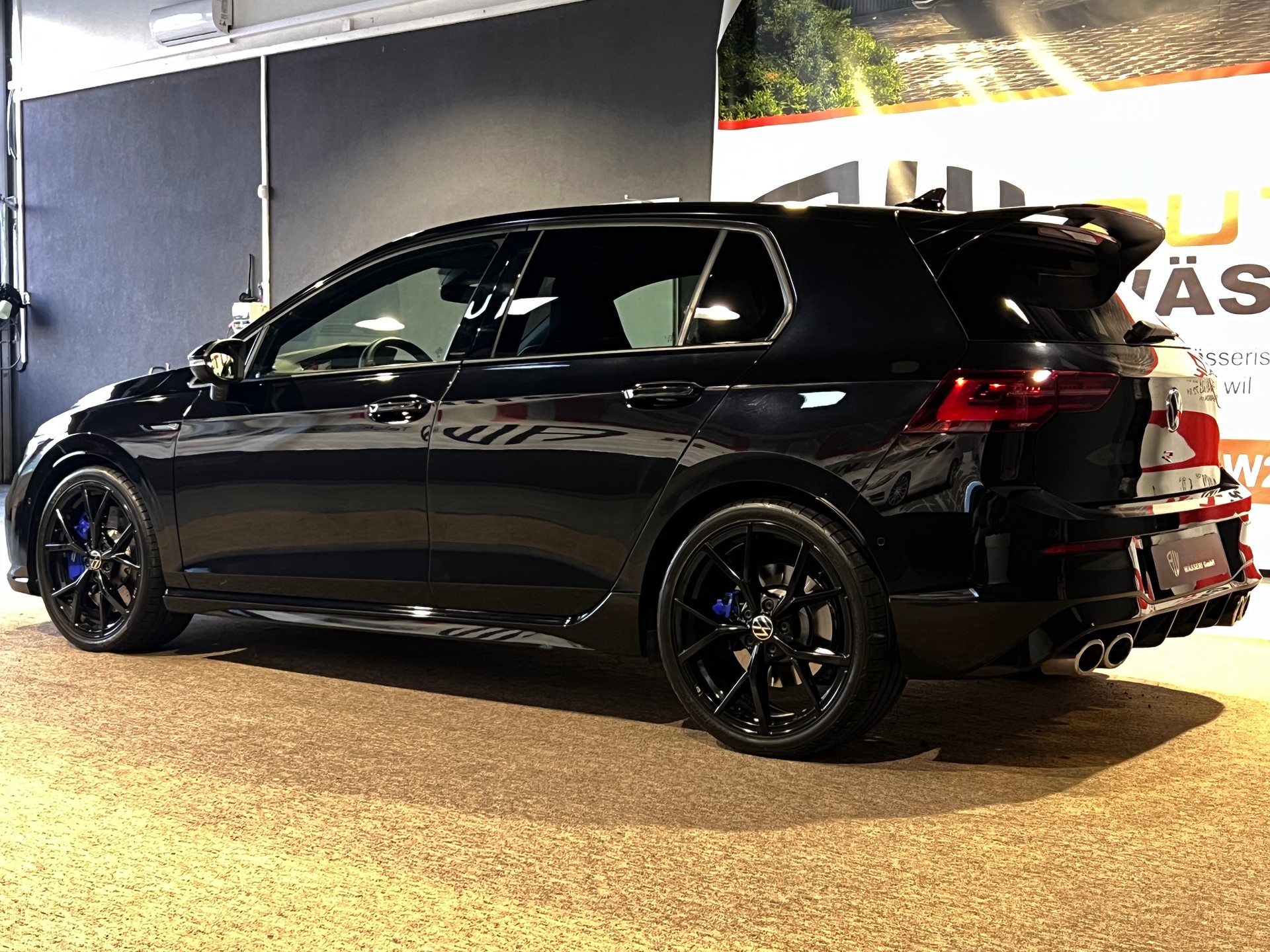 VW Golf 2.0 TSI R DSG 4Motion-image-4