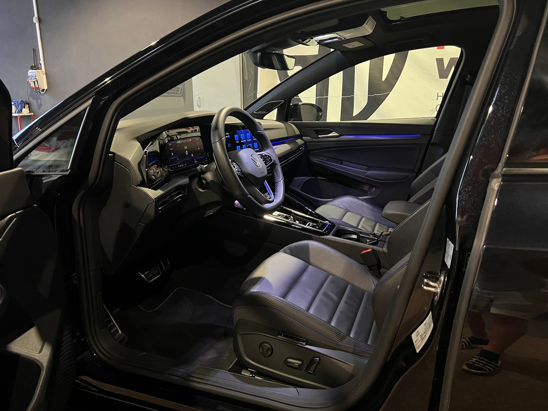 VW Golf 2.0 TSI R DSG 4Motion-image-10