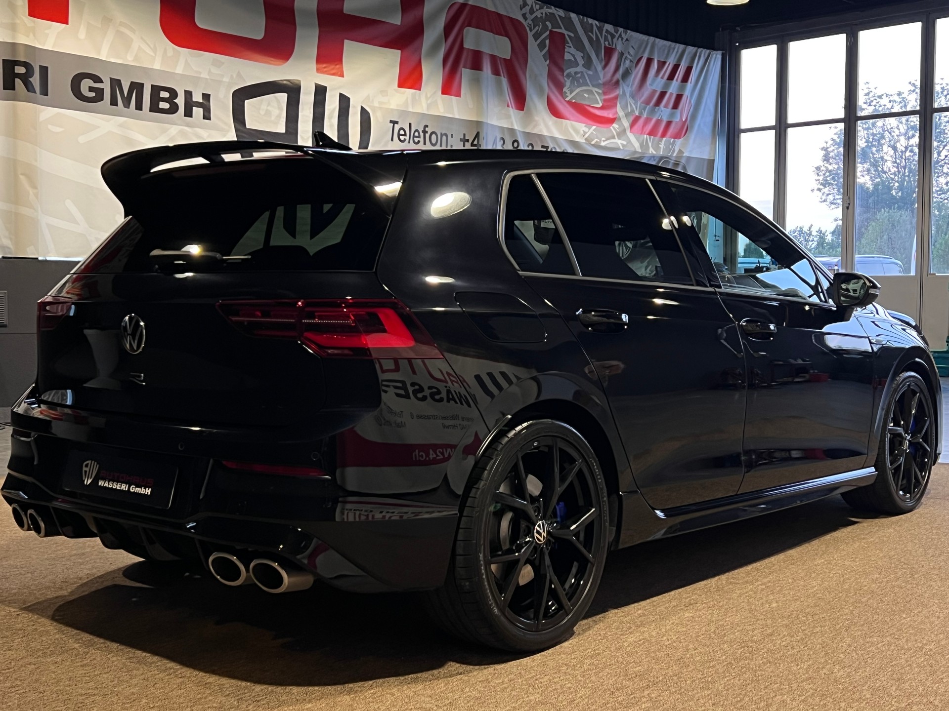 VW Golf 2.0 TSI R DSG 4Motion-image-2