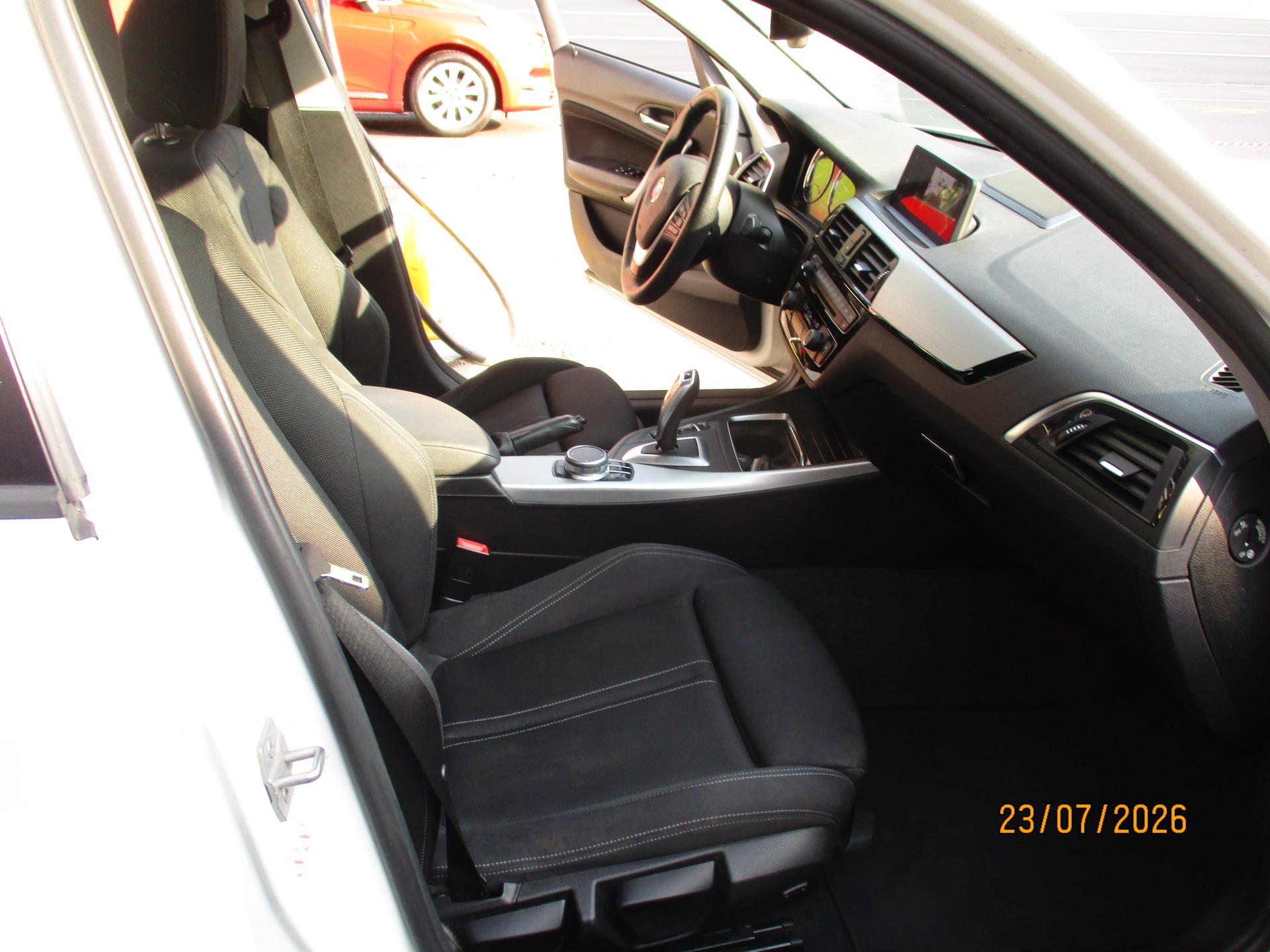BMW 118i Steptronic-image-5