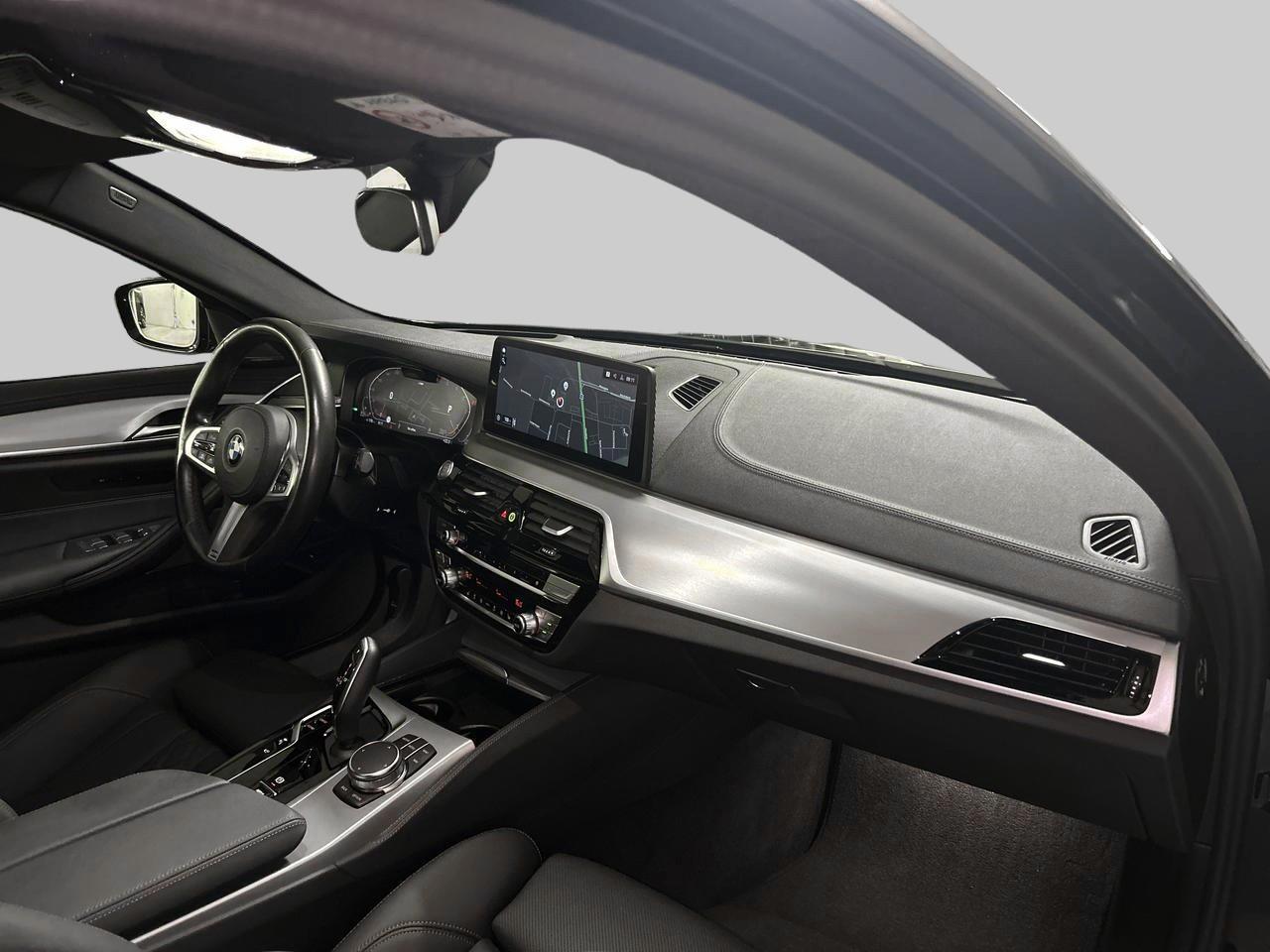 BMW 530d xDrive Touring M Sport-image-13