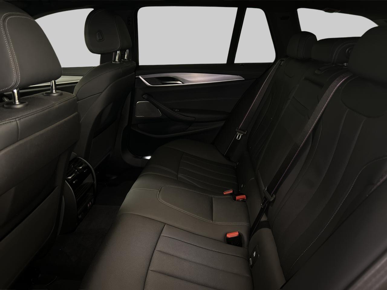BMW 530d xDrive Touring M Sport-image-16