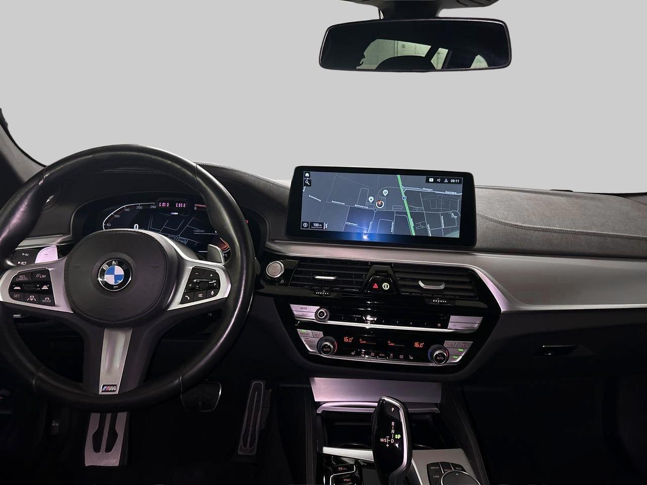 BMW 530d xDrive Touring M Sport-image-17