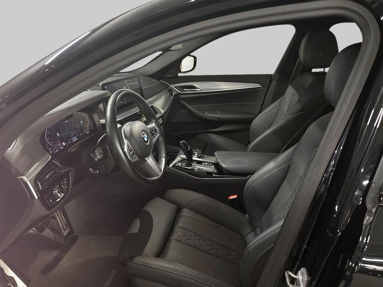 BMW 530d xDrive Touring M Sport-image-14