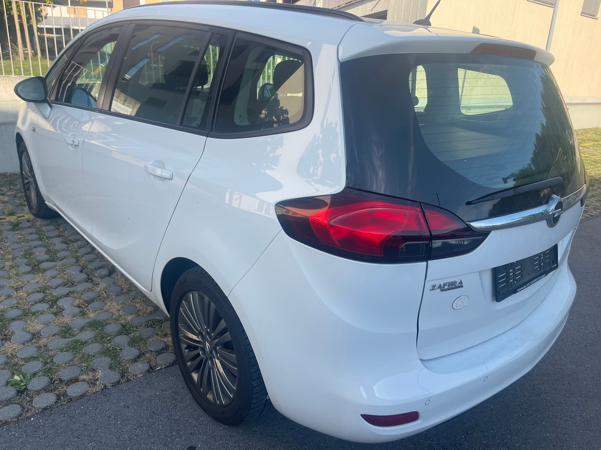 OPEL Zafira Tourer 1.4i 16V Active Edition-image-4