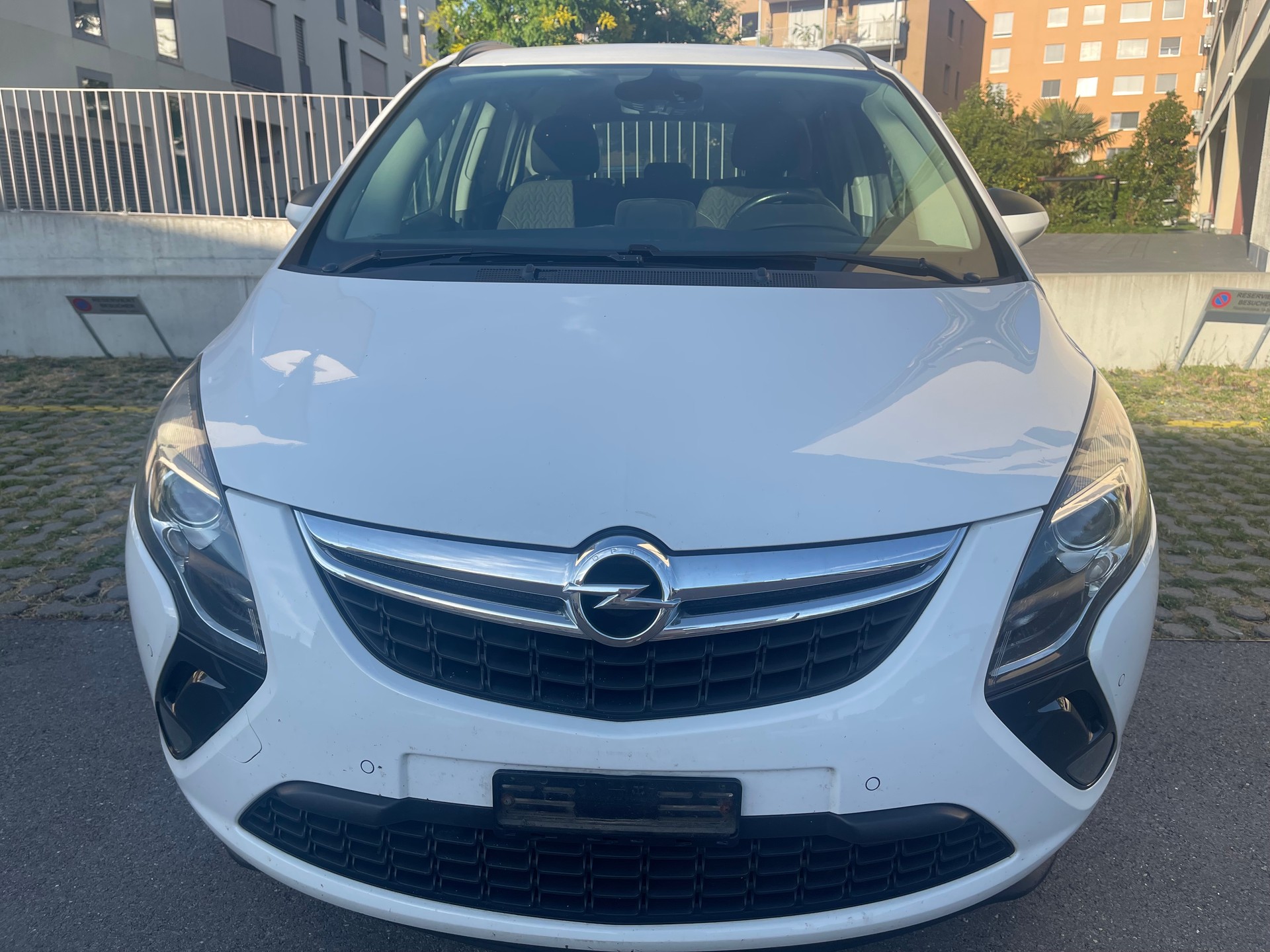 OPEL Zafira Tourer 1.4i 16V Active Edition-image-0