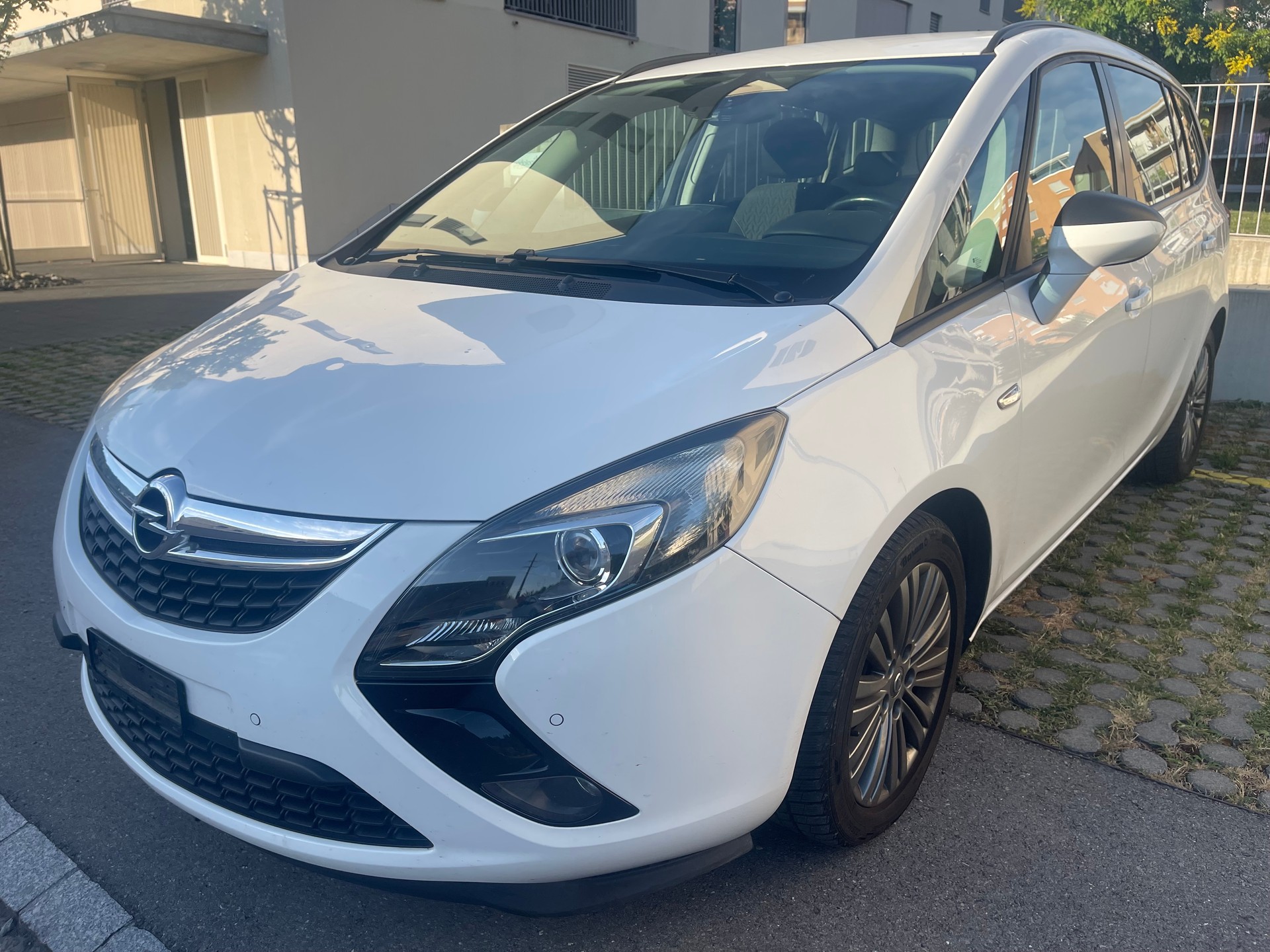 OPEL Zafira Tourer 1.4i 16V Active Edition-image-7
