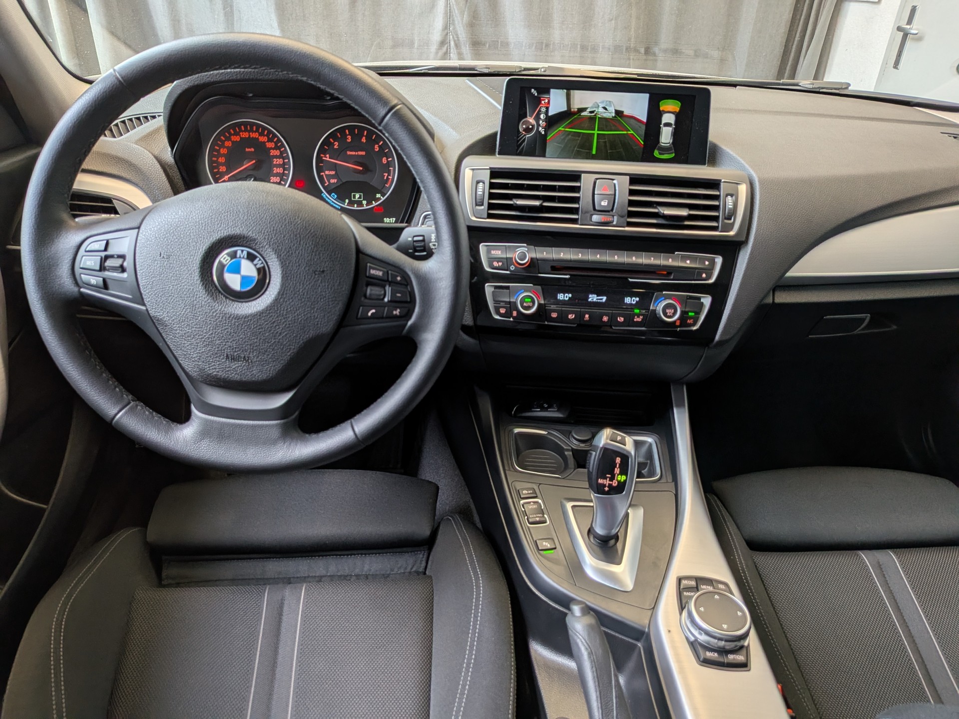 BMW 118i Urban Line Steptronic-image-9