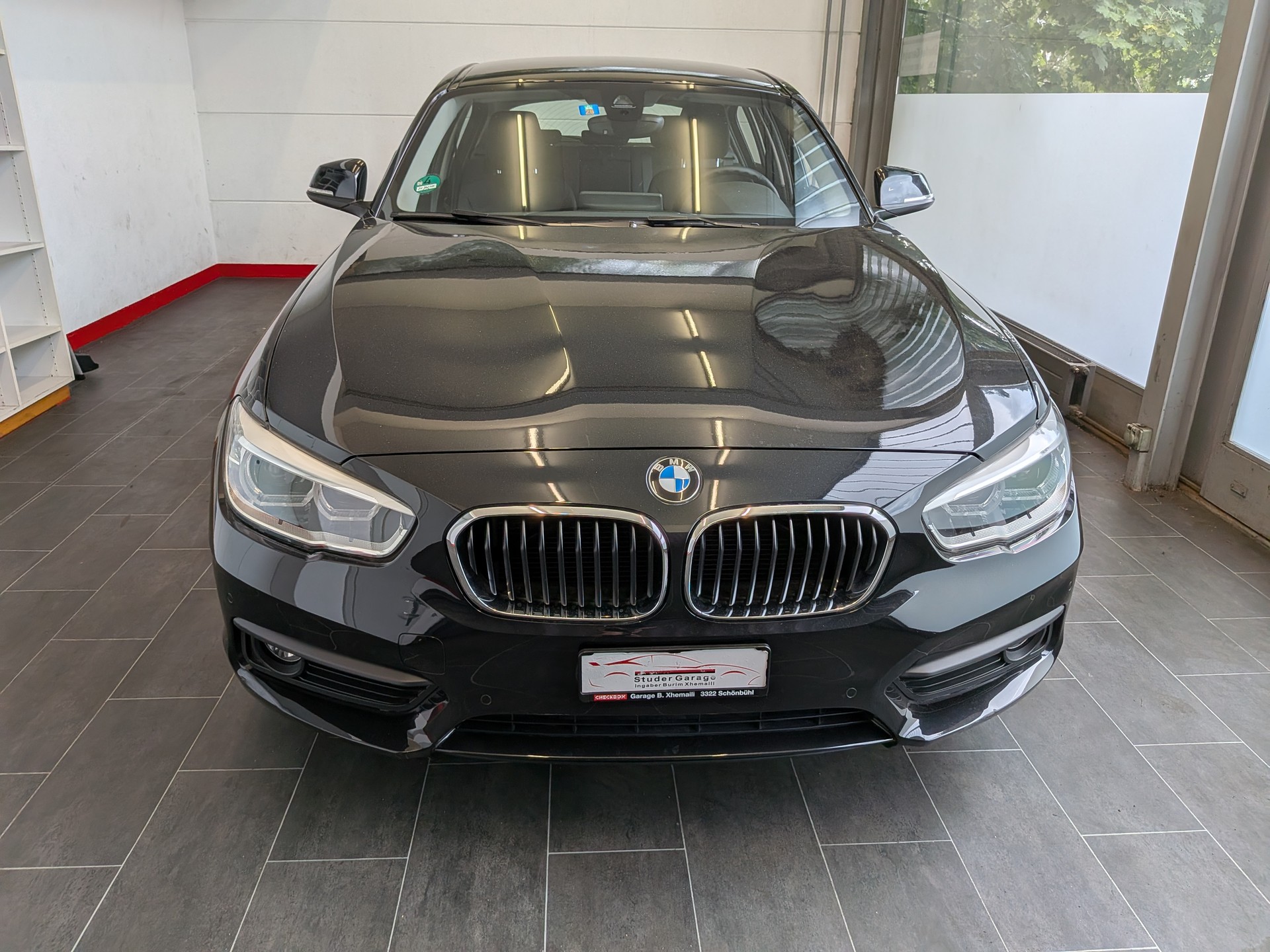 BMW 118i Urban Line Steptronic-image-2