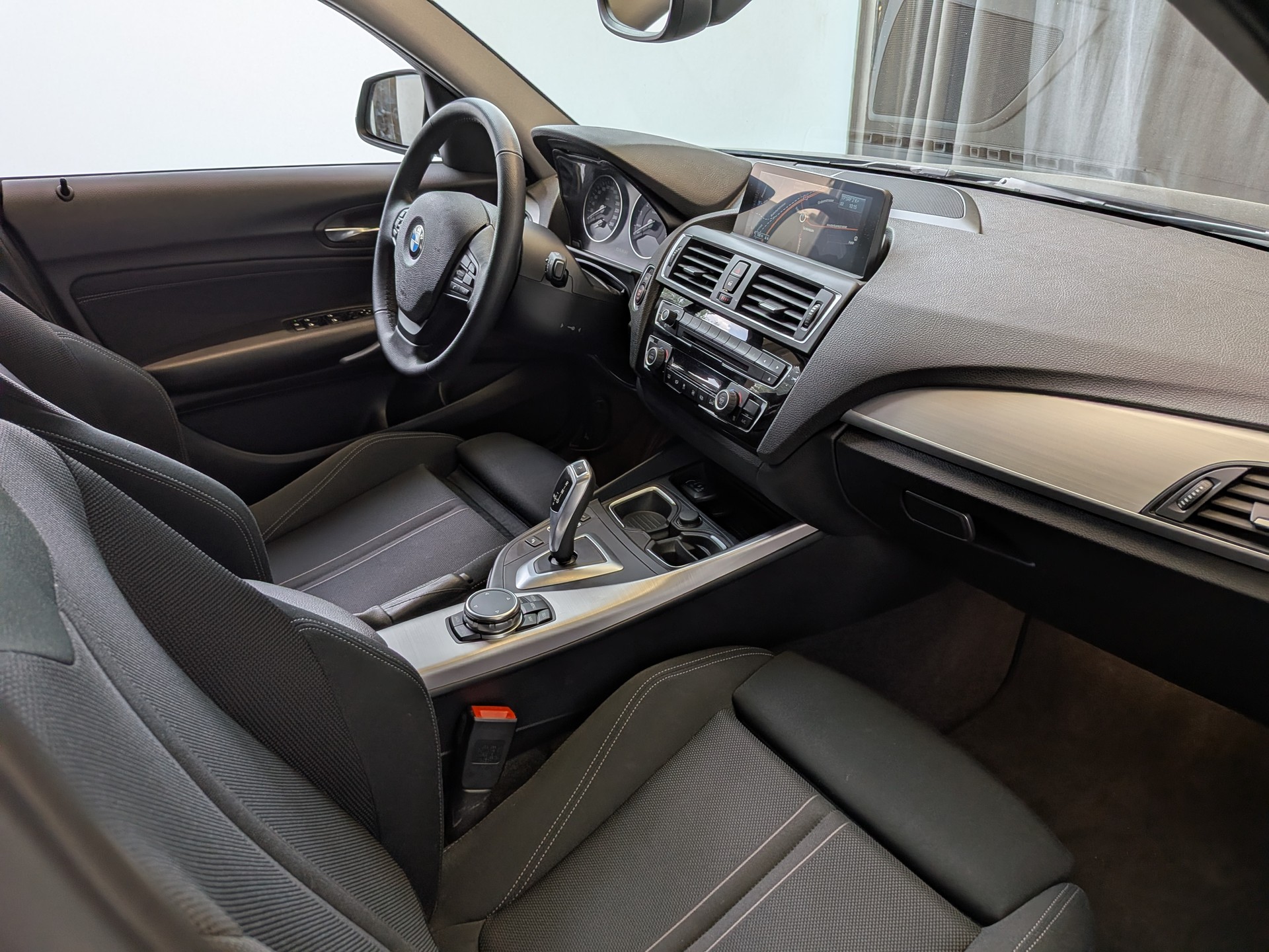 BMW 118i Urban Line Steptronic-image-13