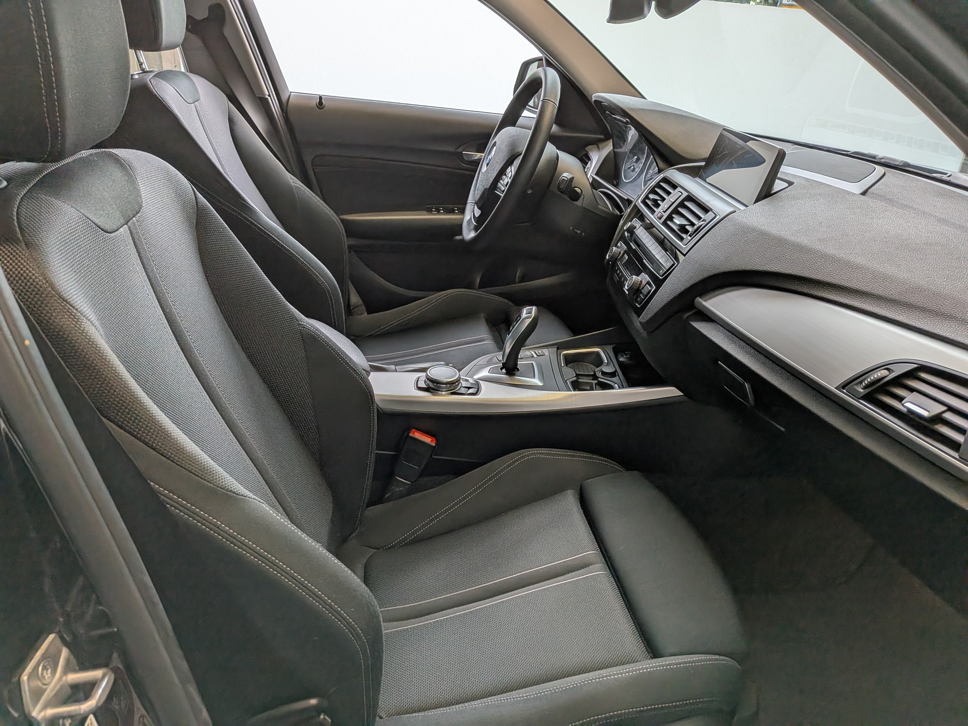 BMW 118i Urban Line Steptronic-image-12