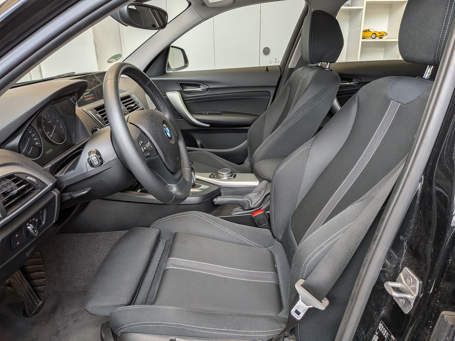 BMW 118i Urban Line Steptronic-image-11