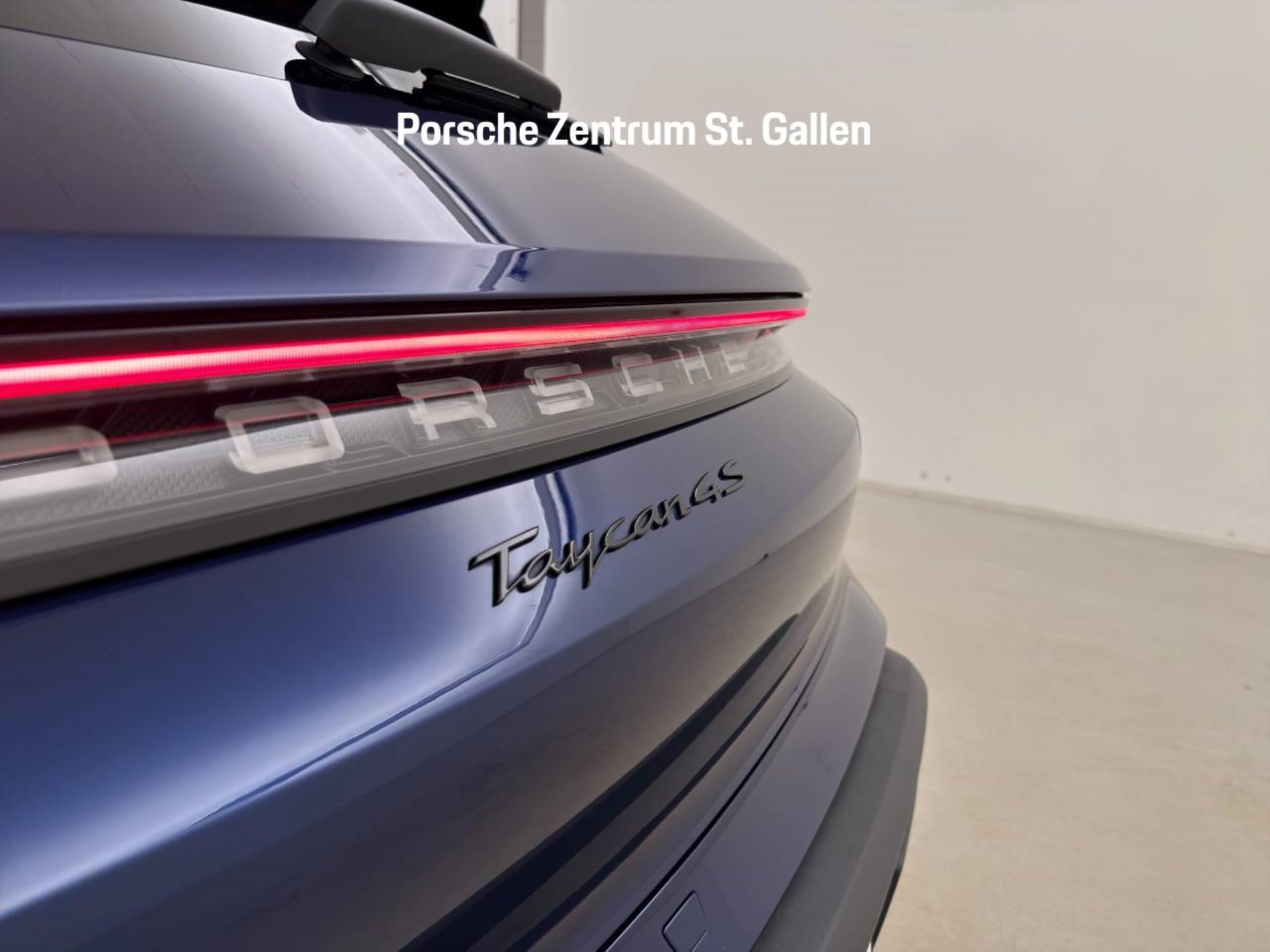 PORSCHE Taycan 4S Cross Turismo-image-12