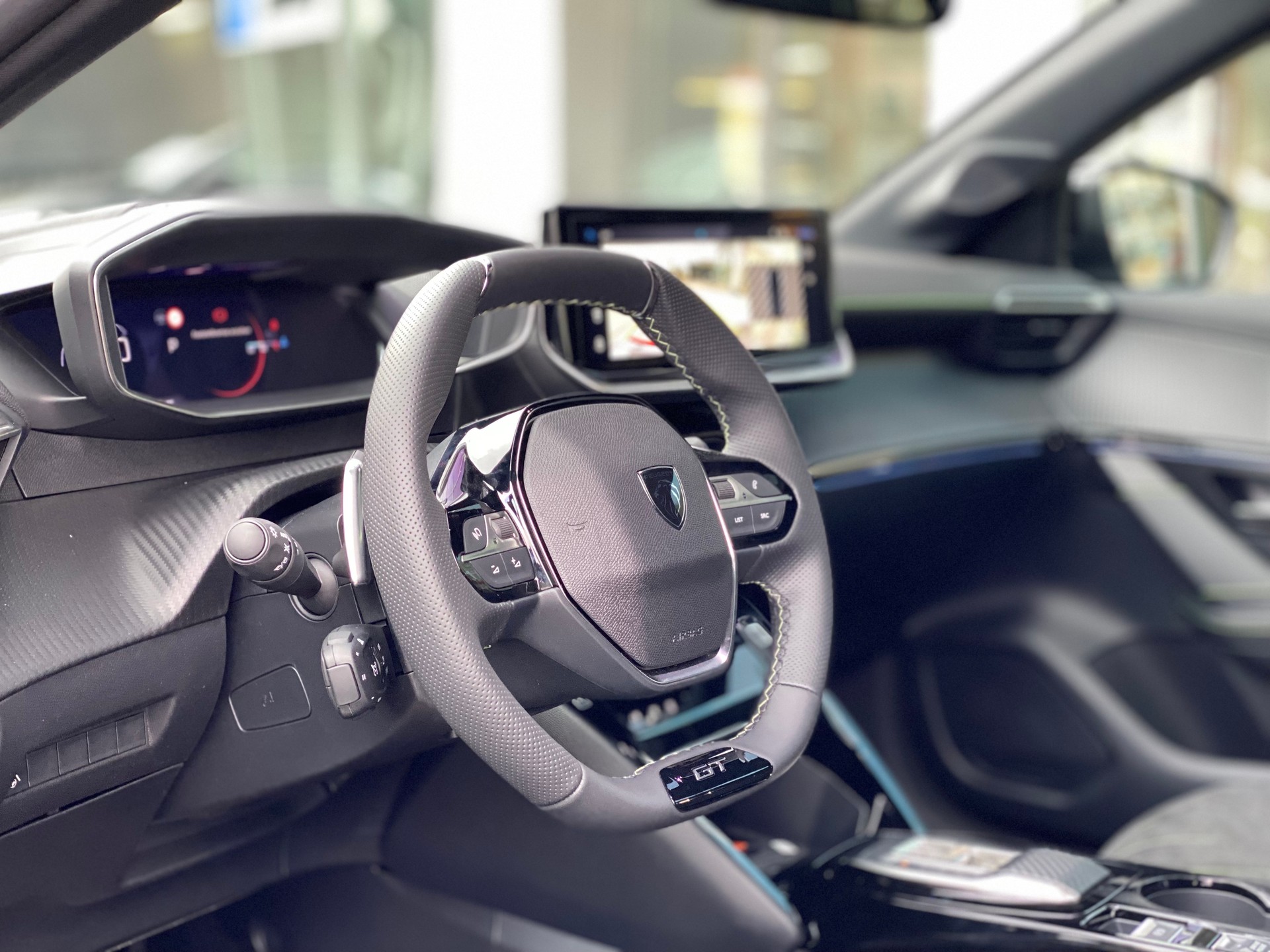 PEUGEOT 208 1.2 MHEV 145 GT Exclusive-image-9