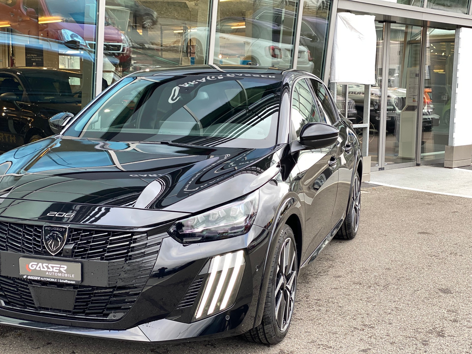 PEUGEOT 208 1.2 MHEV 145 GT Exclusive-showroom-element-1