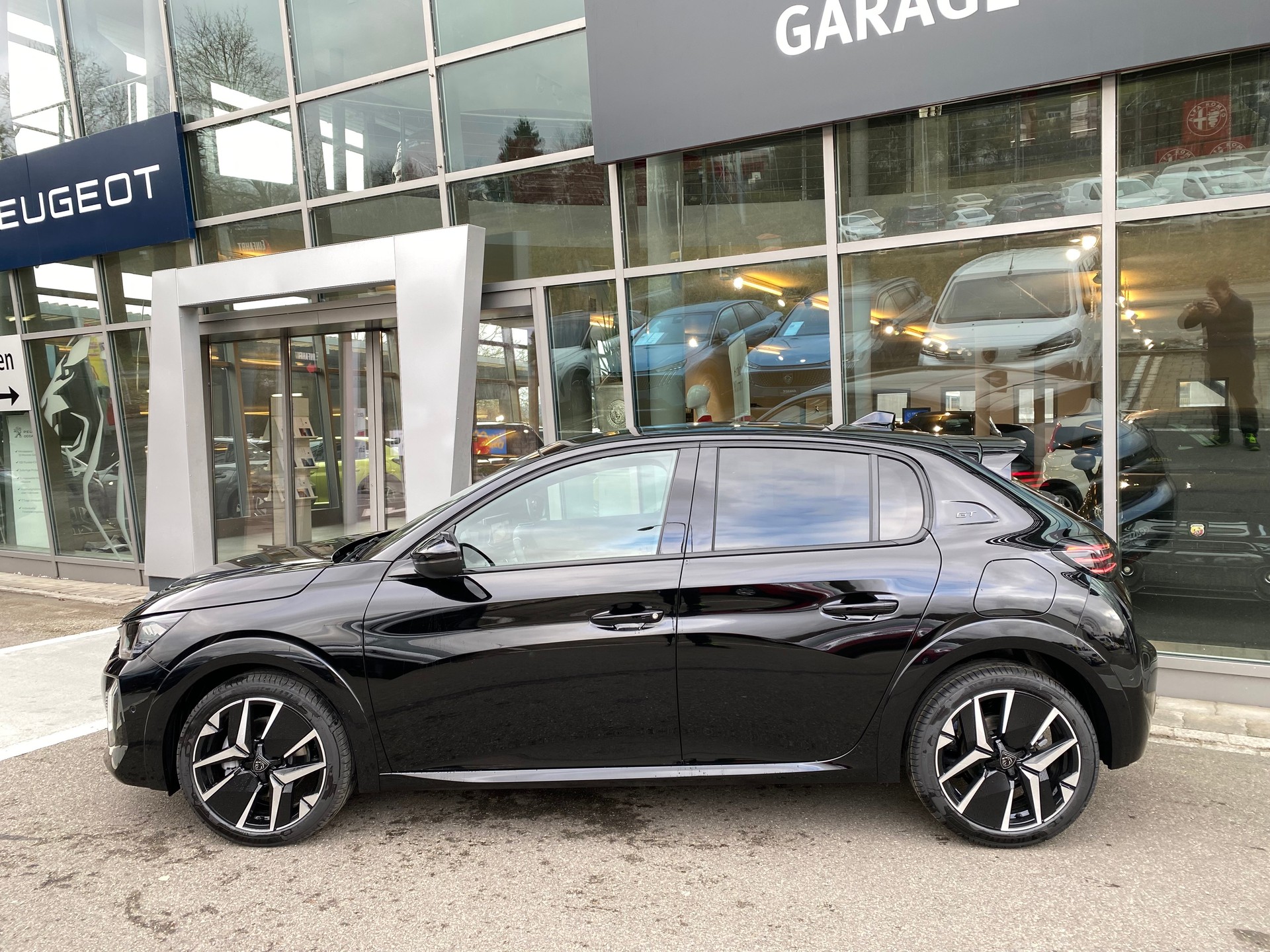 PEUGEOT 208 1.2 MHEV 145 GT Exclusive-showroom-element-2