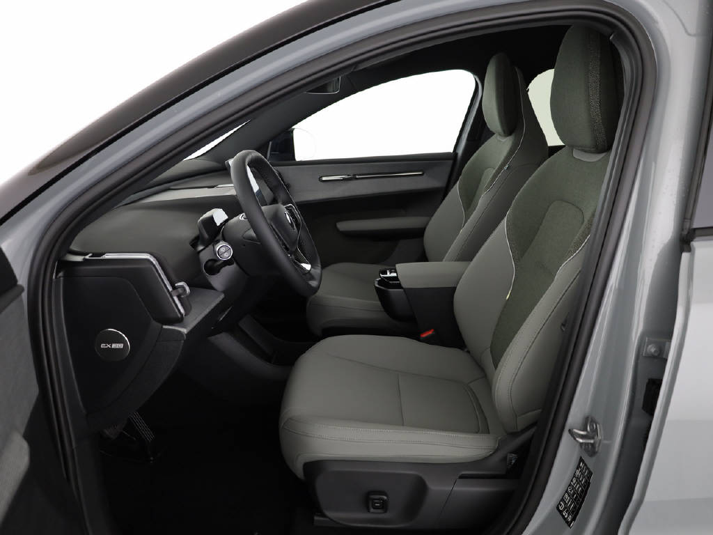 VOLVO EX 30 Cross Country P8 Ultra AWD-image-1