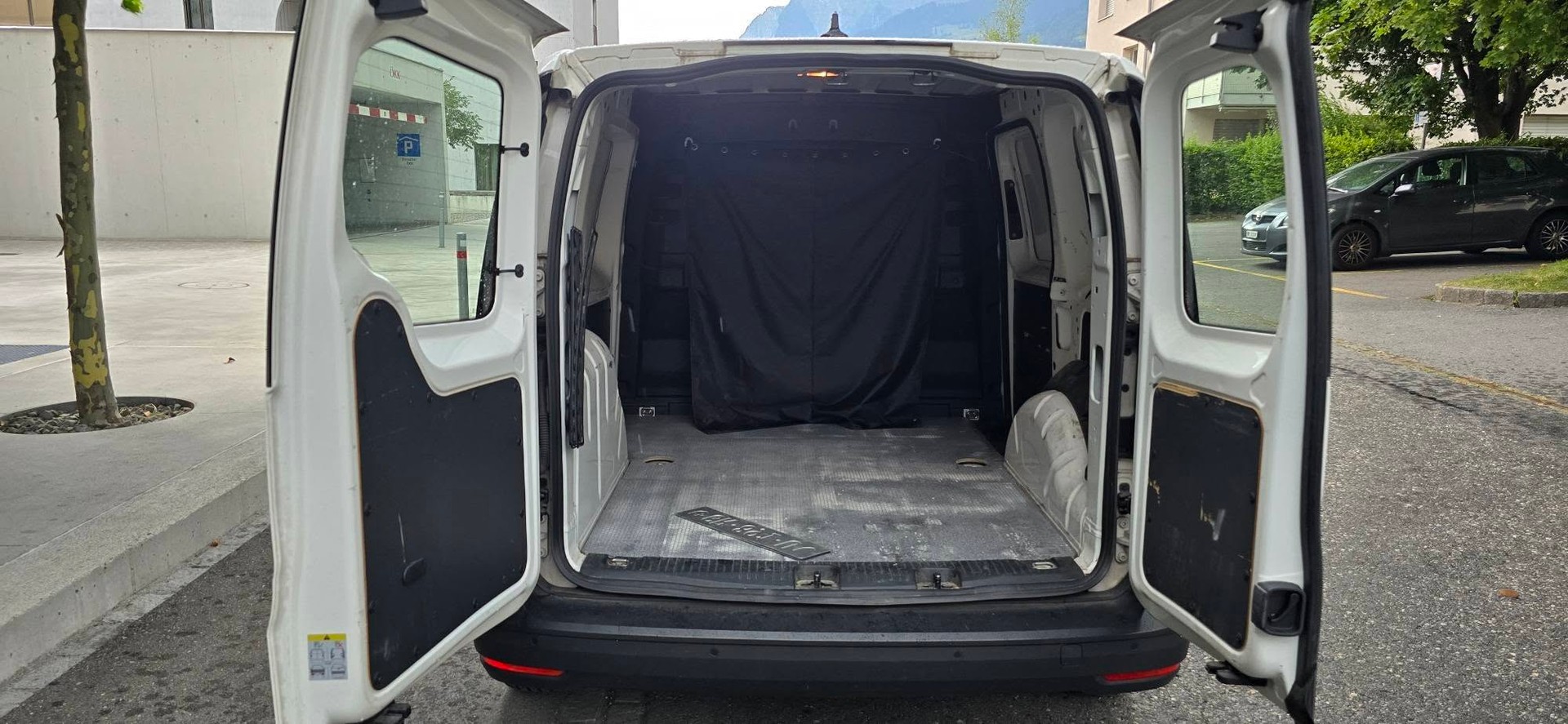 VW Caddy 2.0TDI Cargo 2.0TDI 4Motion-image-15