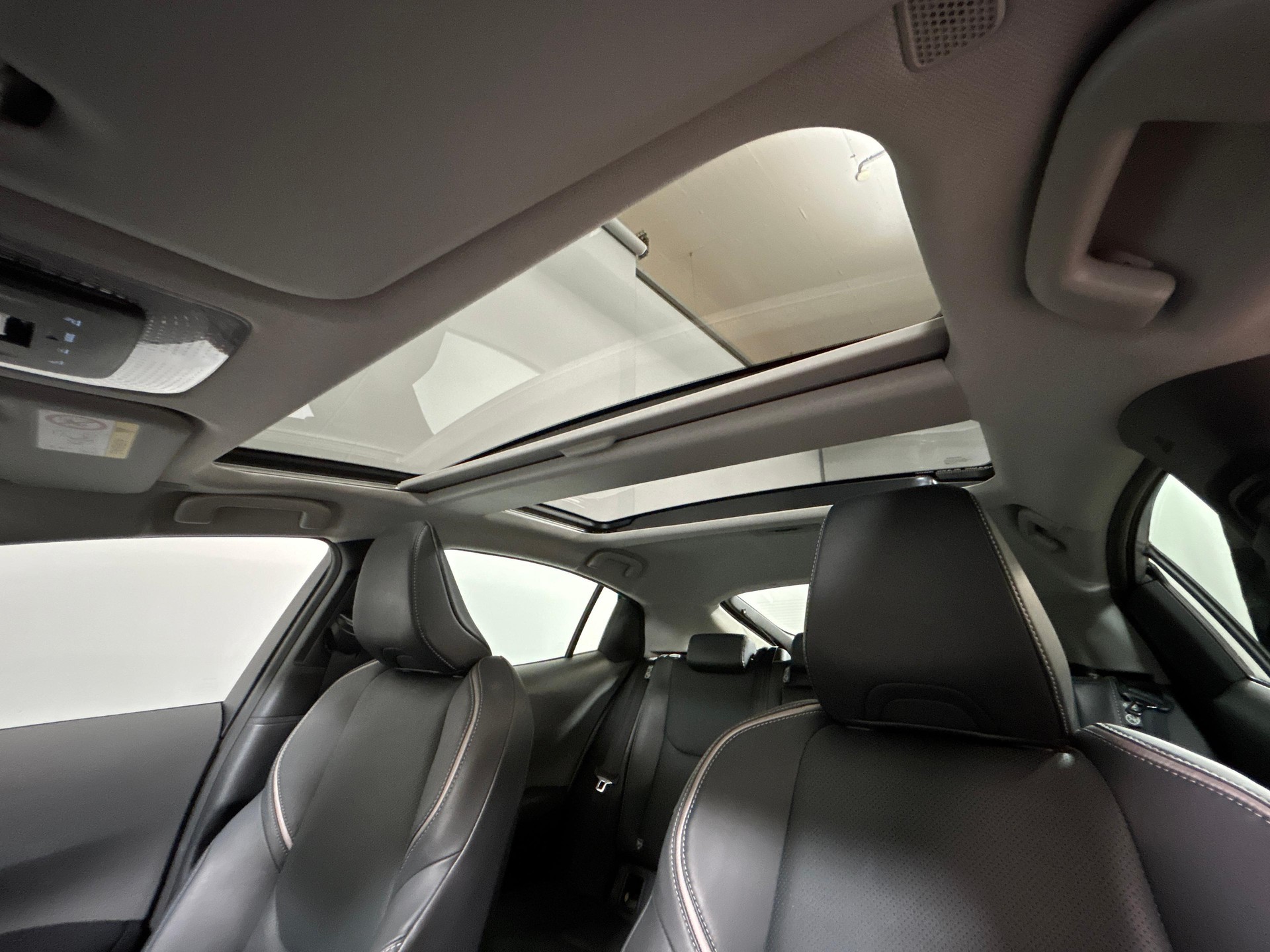 TOYOTA Prius 2.0 Plug-In-Hybrid Premium-image-8