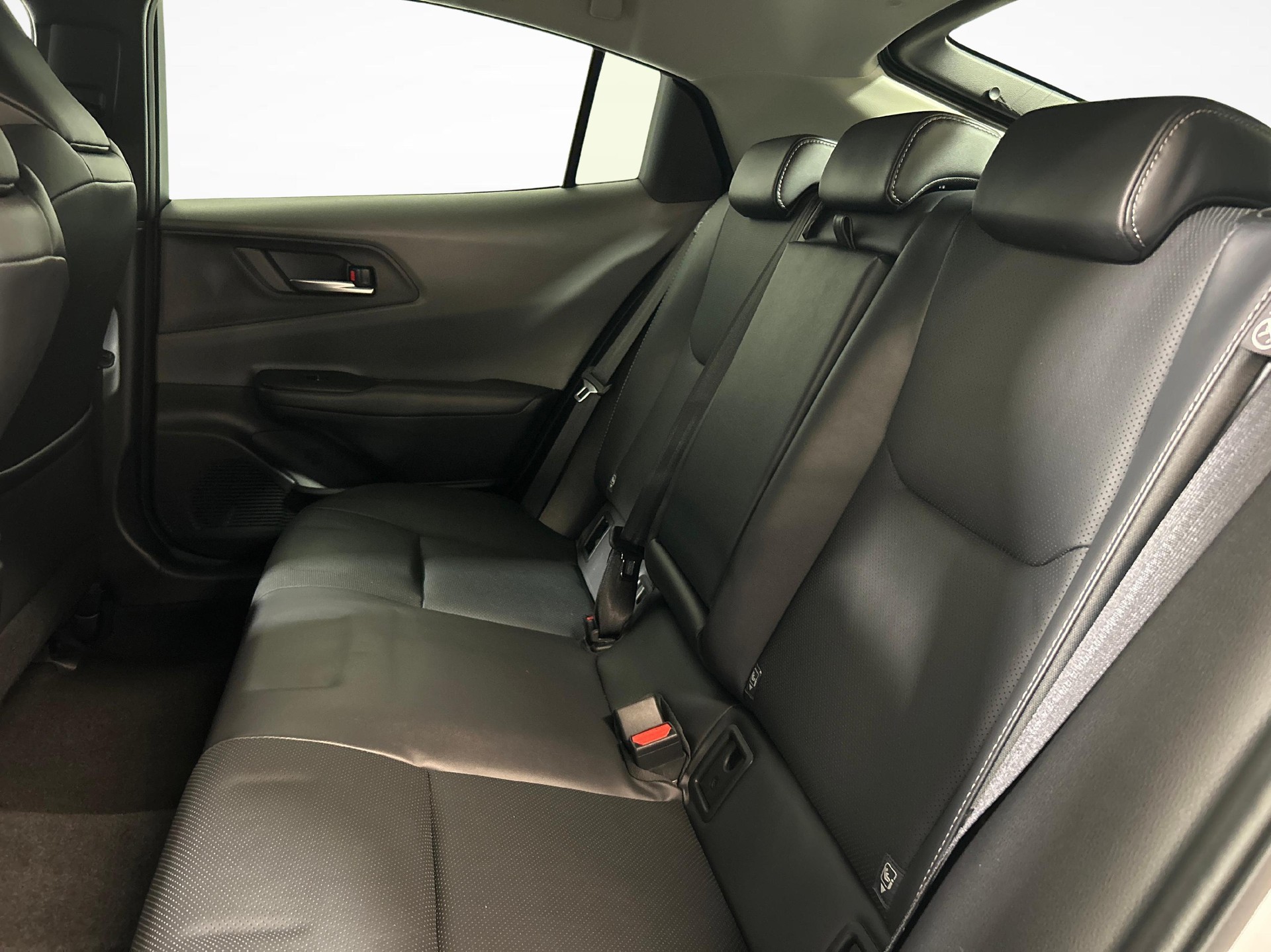 TOYOTA Prius 2.0 Plug-In-Hybrid Premium-image-3