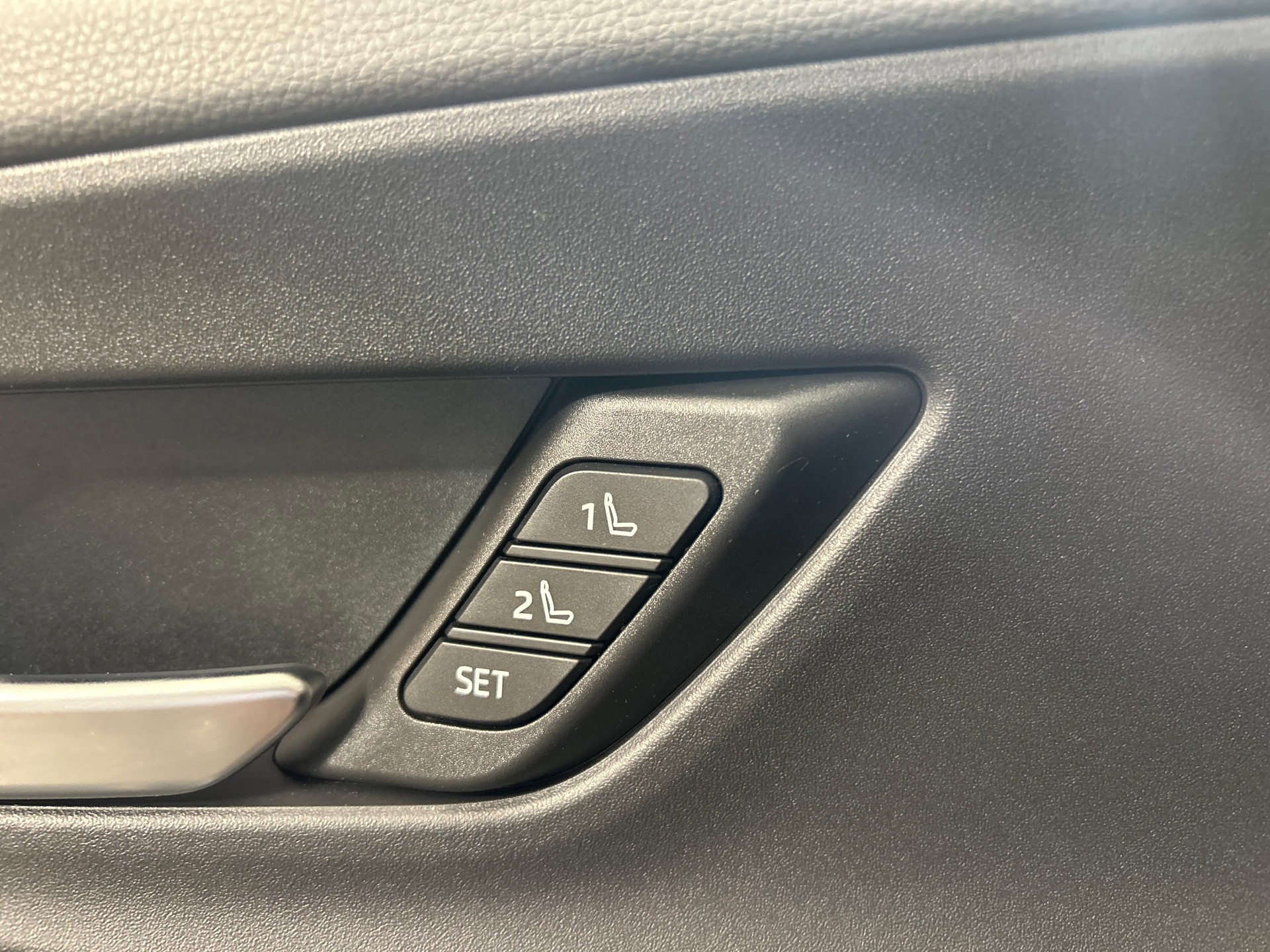 TOYOTA Prius 2.0 Plug-In-Hybrid Premium-image-16