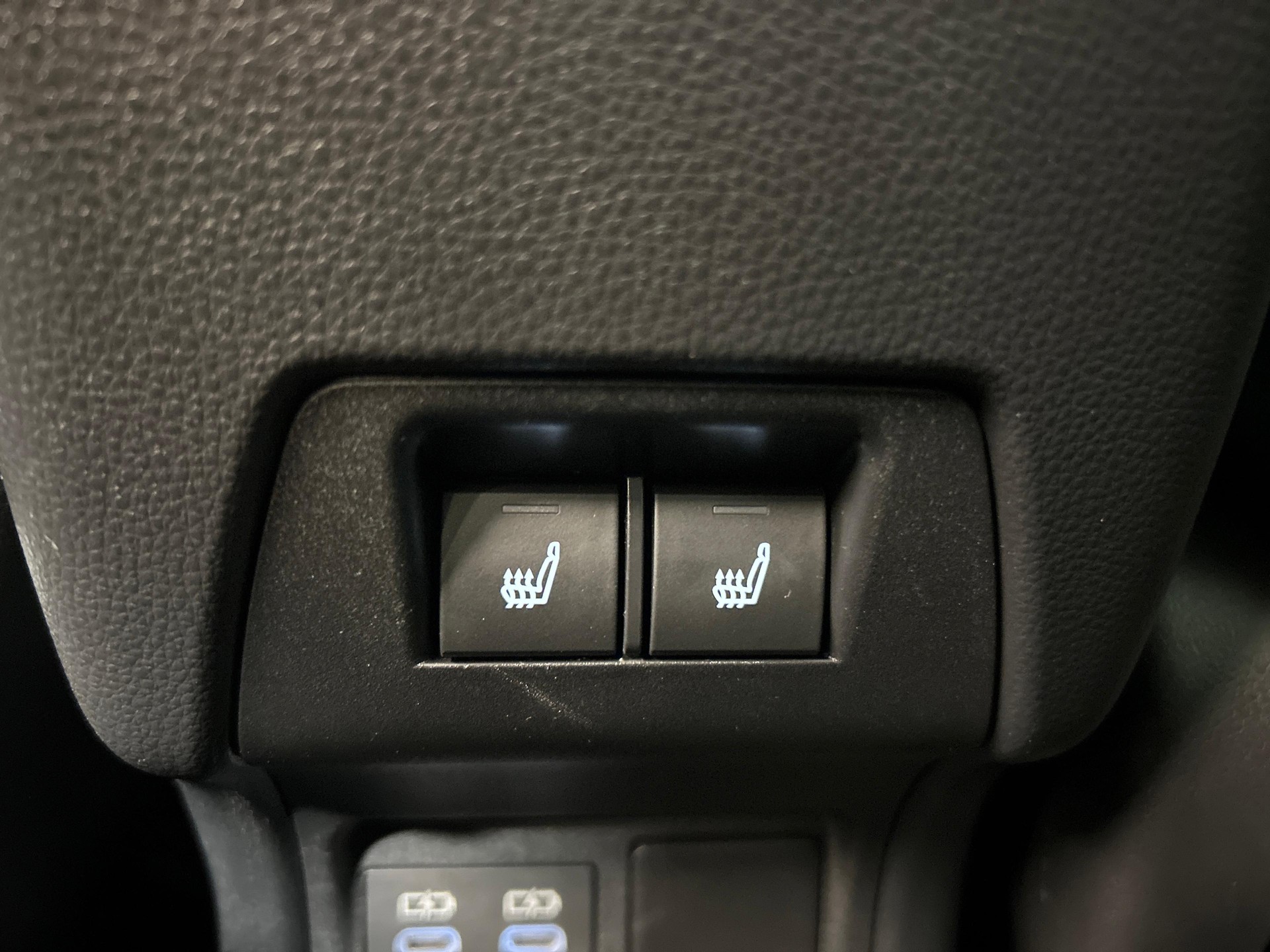 TOYOTA Prius 2.0 Plug-In-Hybrid Premium-image-12