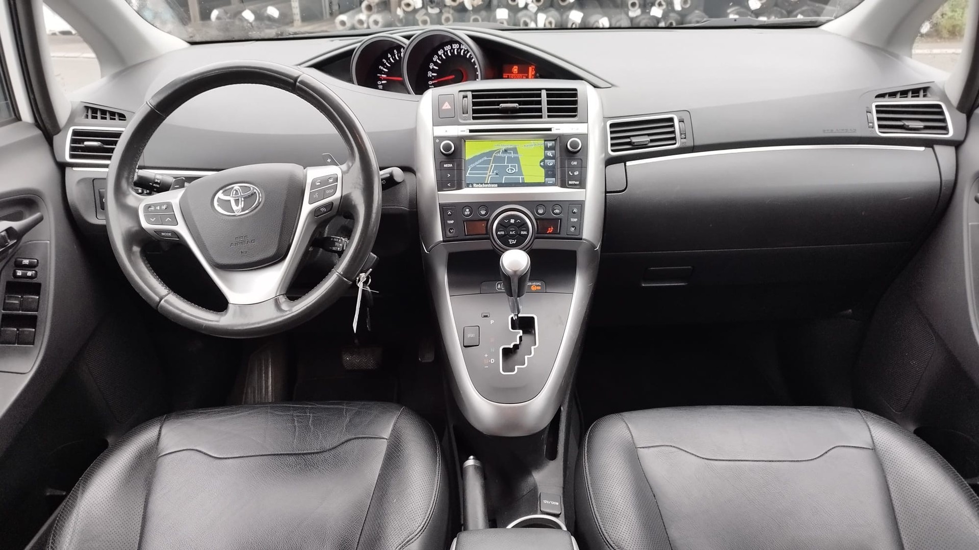 TOYOTA Verso 1.8 Luna Swiss Multidrive S-image-9