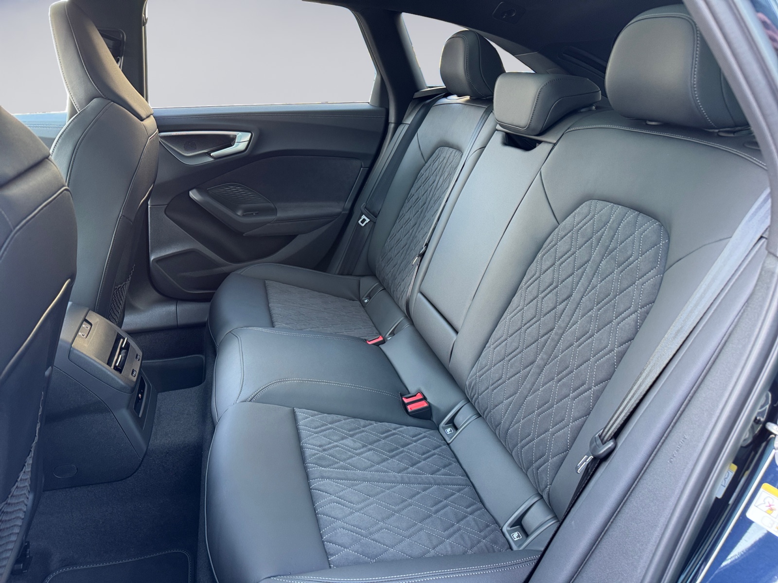 AUDI A5 Avant TFSI quattro 150 kW S tronic-image-10