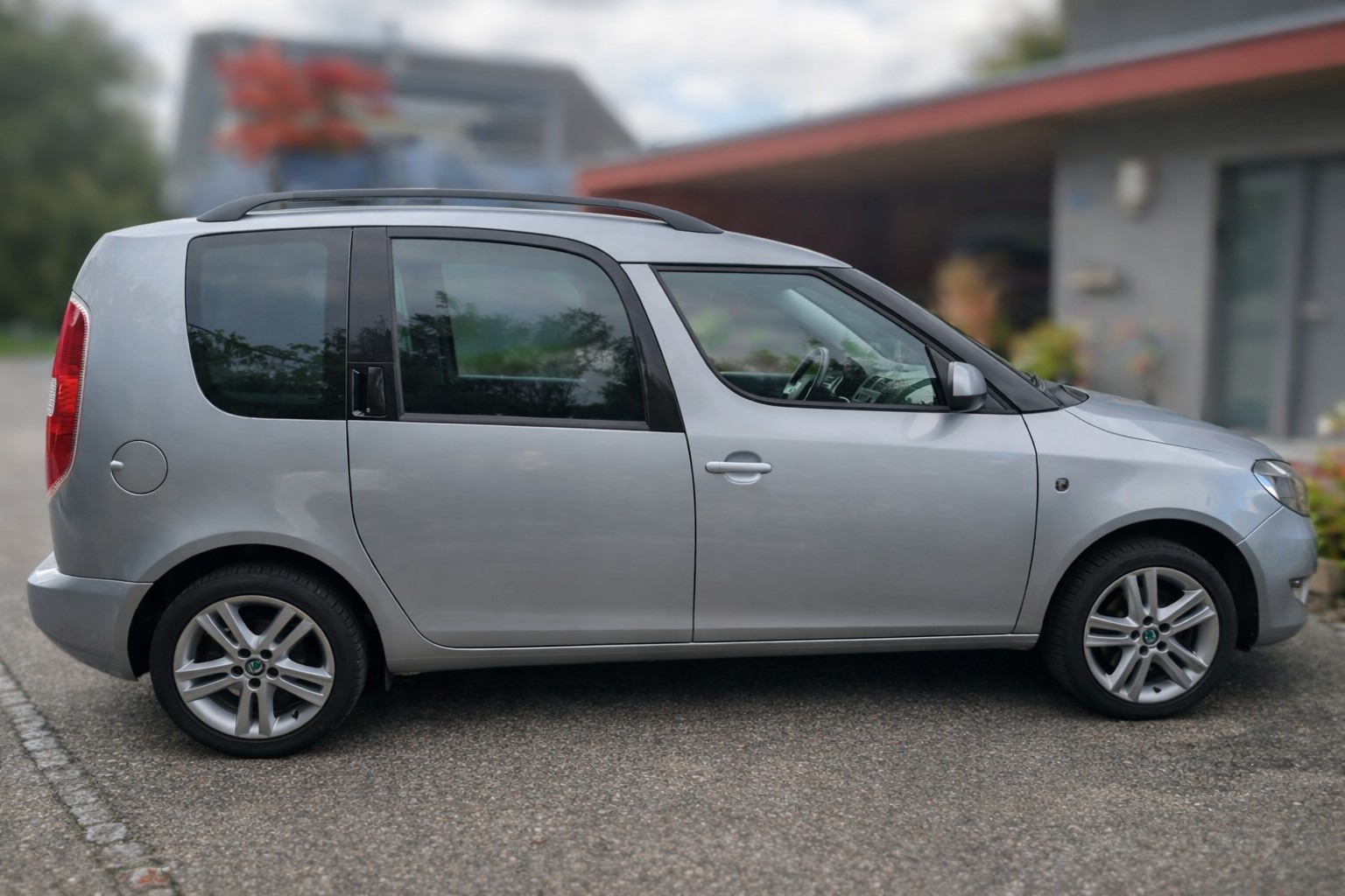 SKODA 1.2 TSI 105 Ambition DSG-image-1