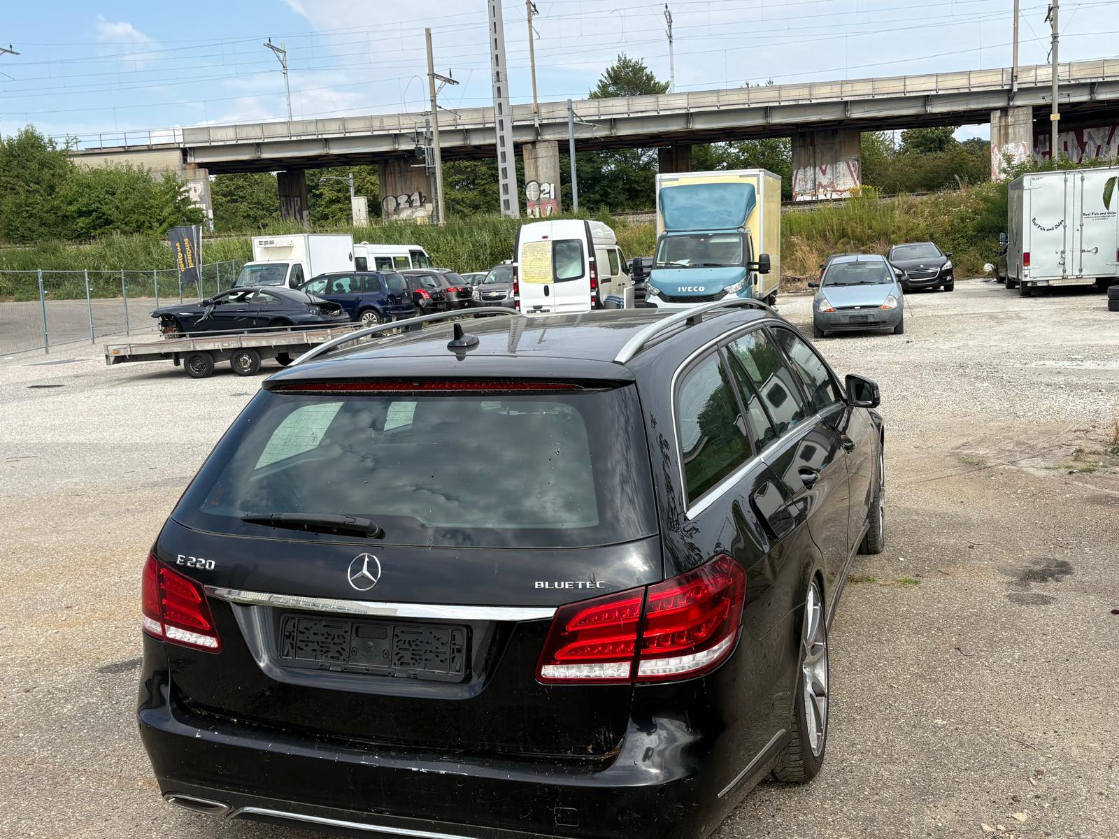 MERCEDES-BENZ E 220 BlueTEC 4Matic 7G-Tronic-image-2