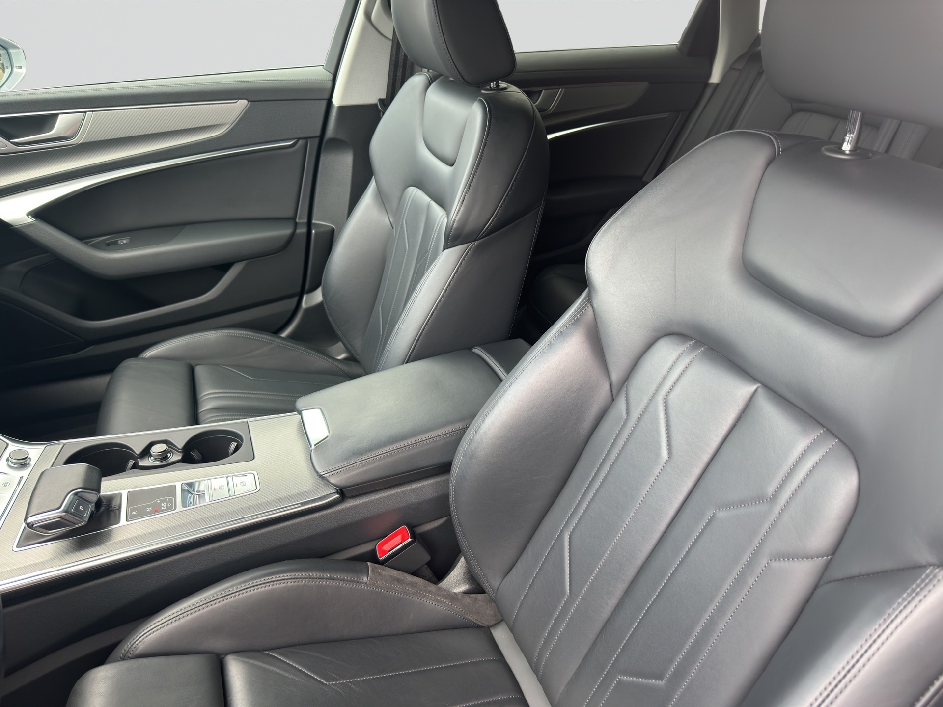 AUDI A6 Avant 40 TDI Design S-tronic-image-6