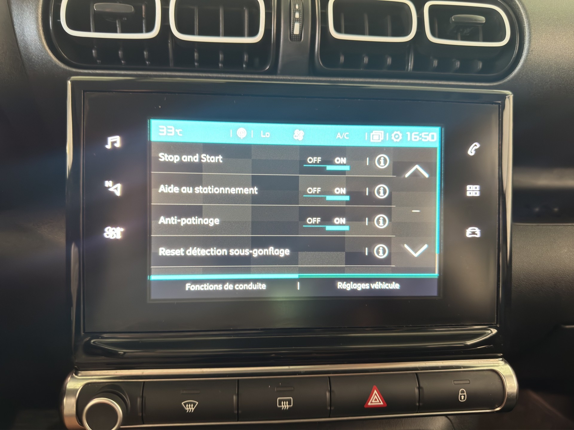 CITROEN C3 Aircross 1.2i PureTech Shine EAT-image-22