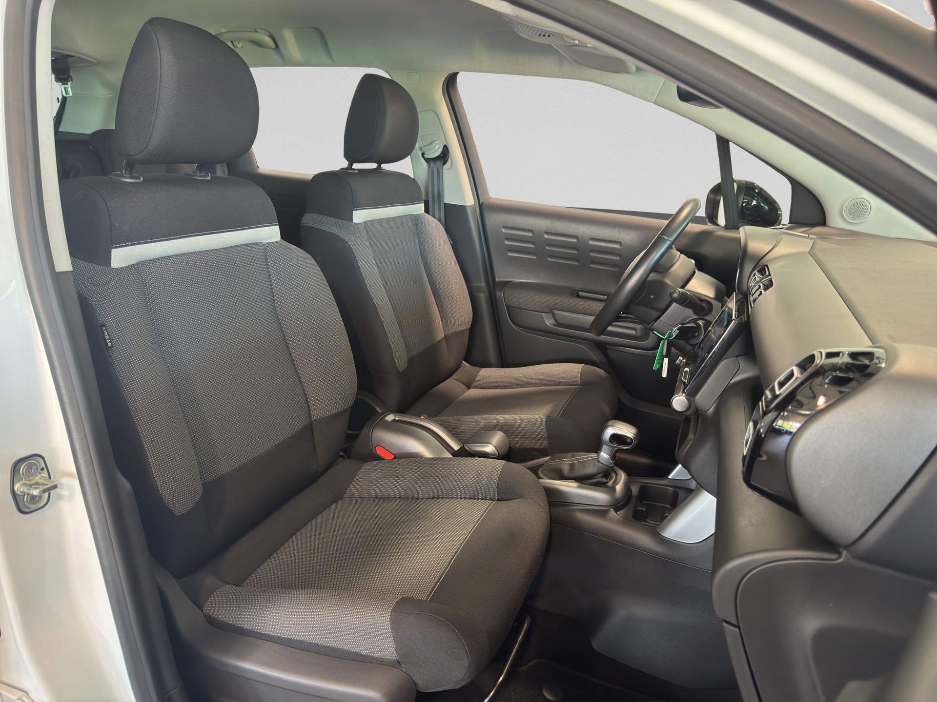 CITROEN C3 Aircross 1.2i PureTech Shine EAT-image-15