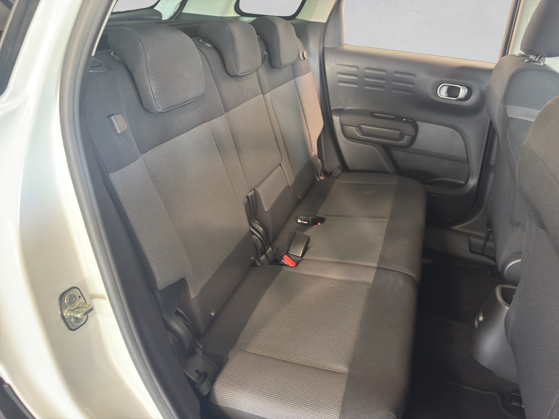 CITROEN C3 Aircross 1.2i PureTech Shine EAT-image-17