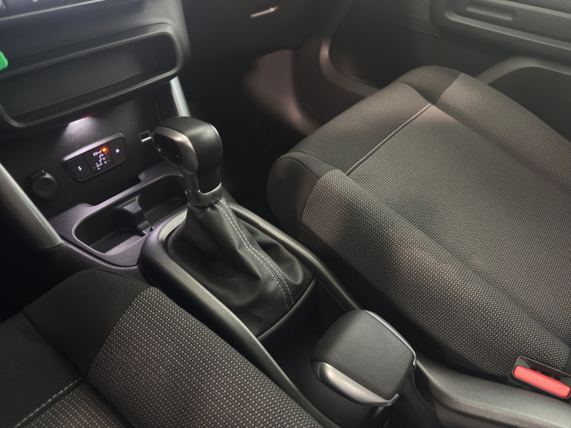 CITROEN C3 Aircross 1.2i PureTech Shine EAT-image-13
