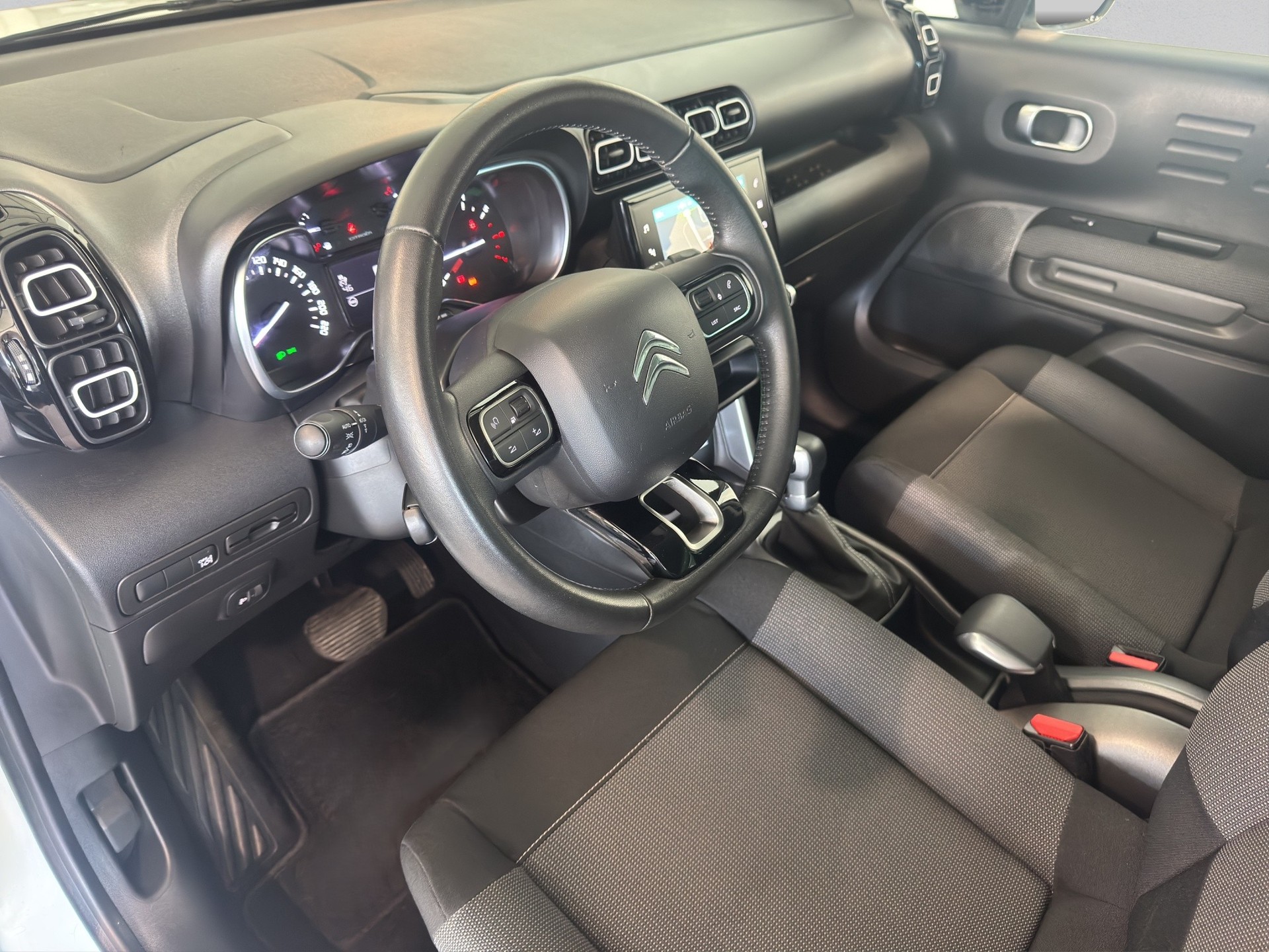 CITROEN C3 Aircross 1.2i PureTech Shine EAT-image-9