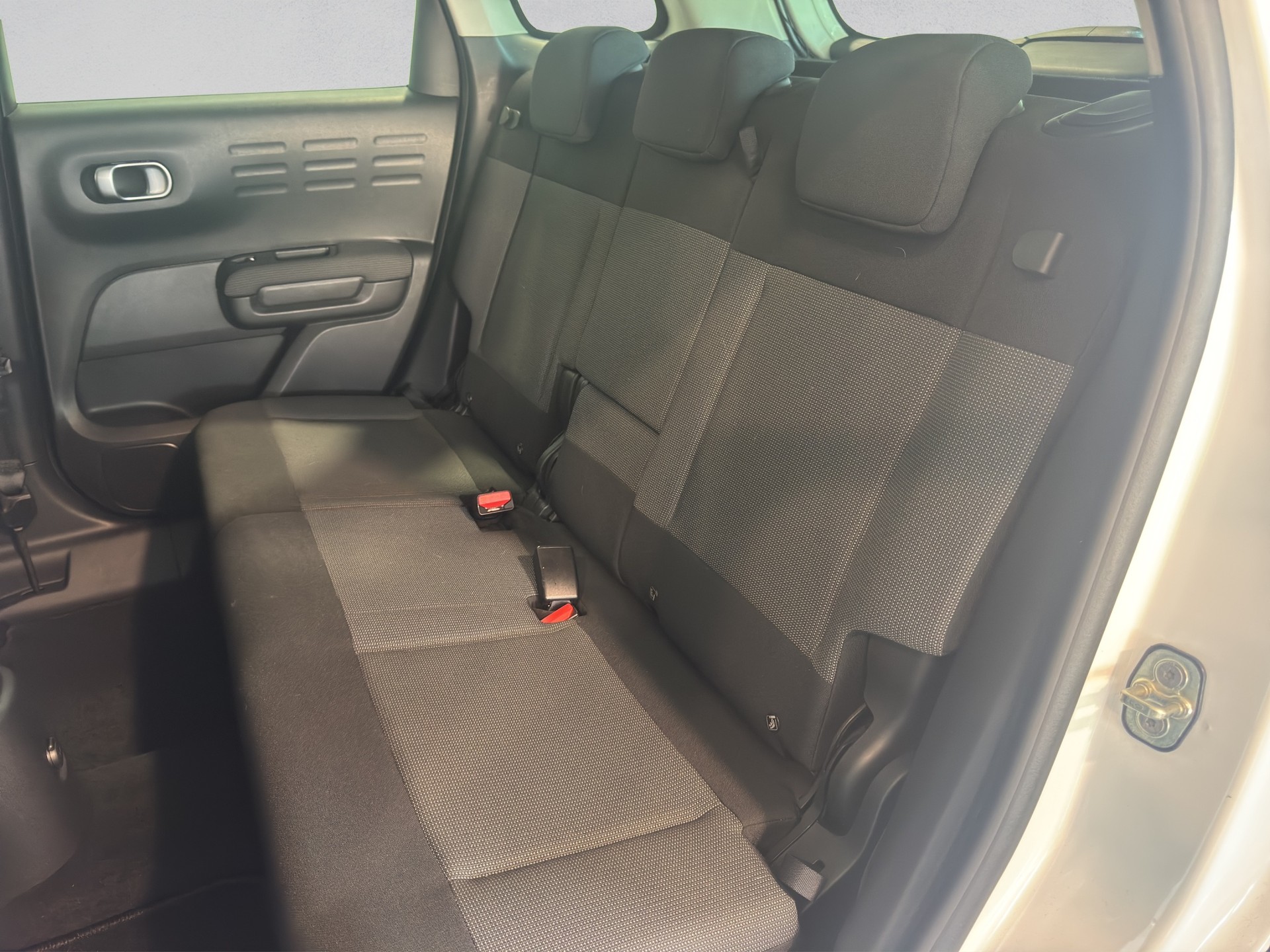 CITROEN C3 Aircross 1.2i PureTech Shine EAT-image-12