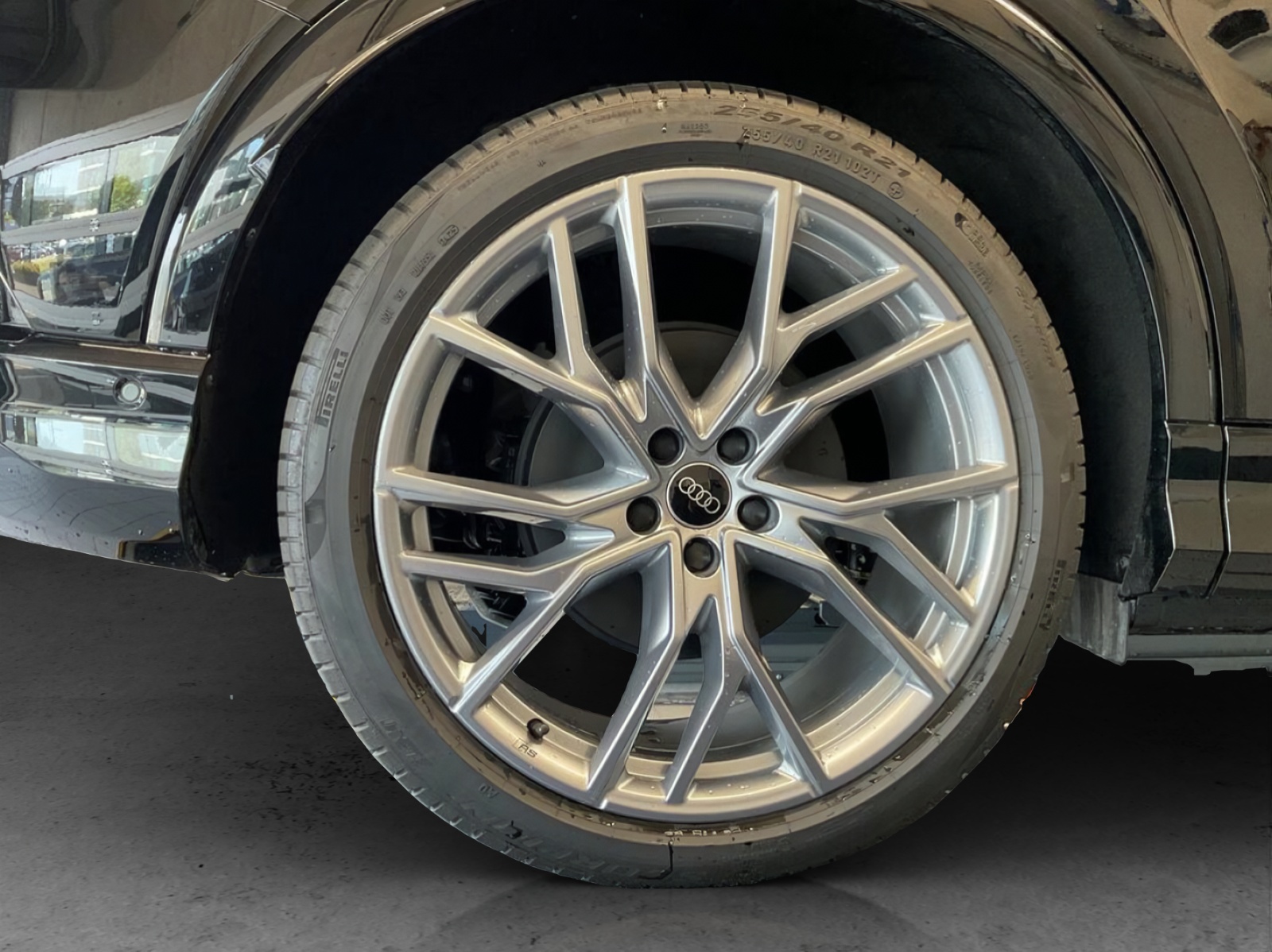 AUDI Q4 e-tron 45 Edition Swiss Ski quattro-image-3