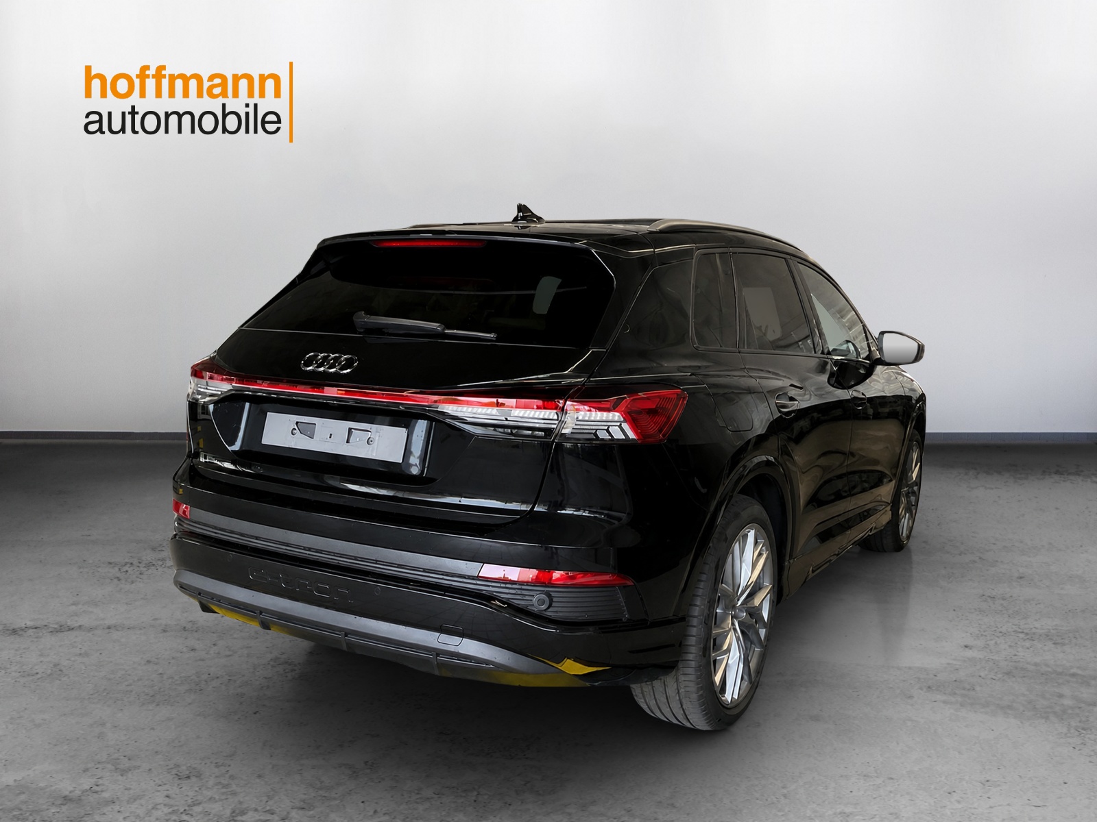 AUDI Q4 e-tron 45 Edition Swiss Ski quattro-image-1
