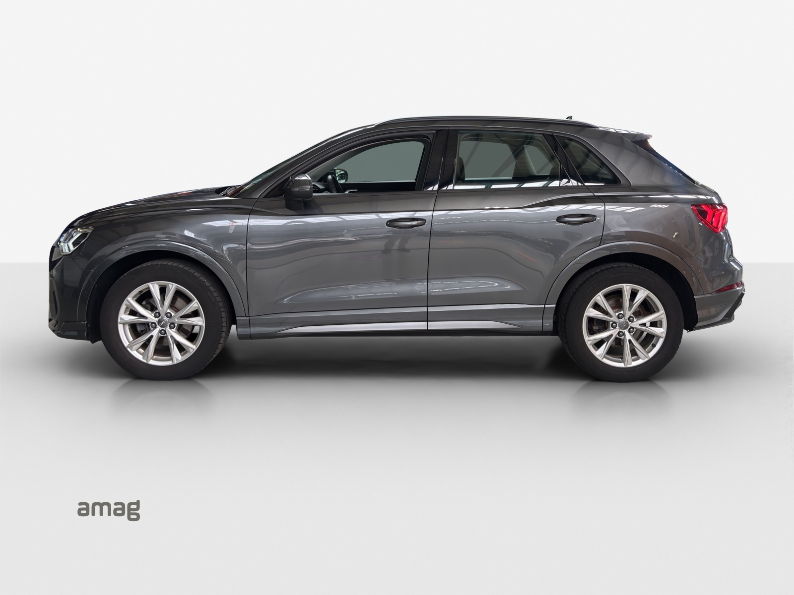 AUDI Q3 35 TFSI S line Attraction S-tronic-image-1
