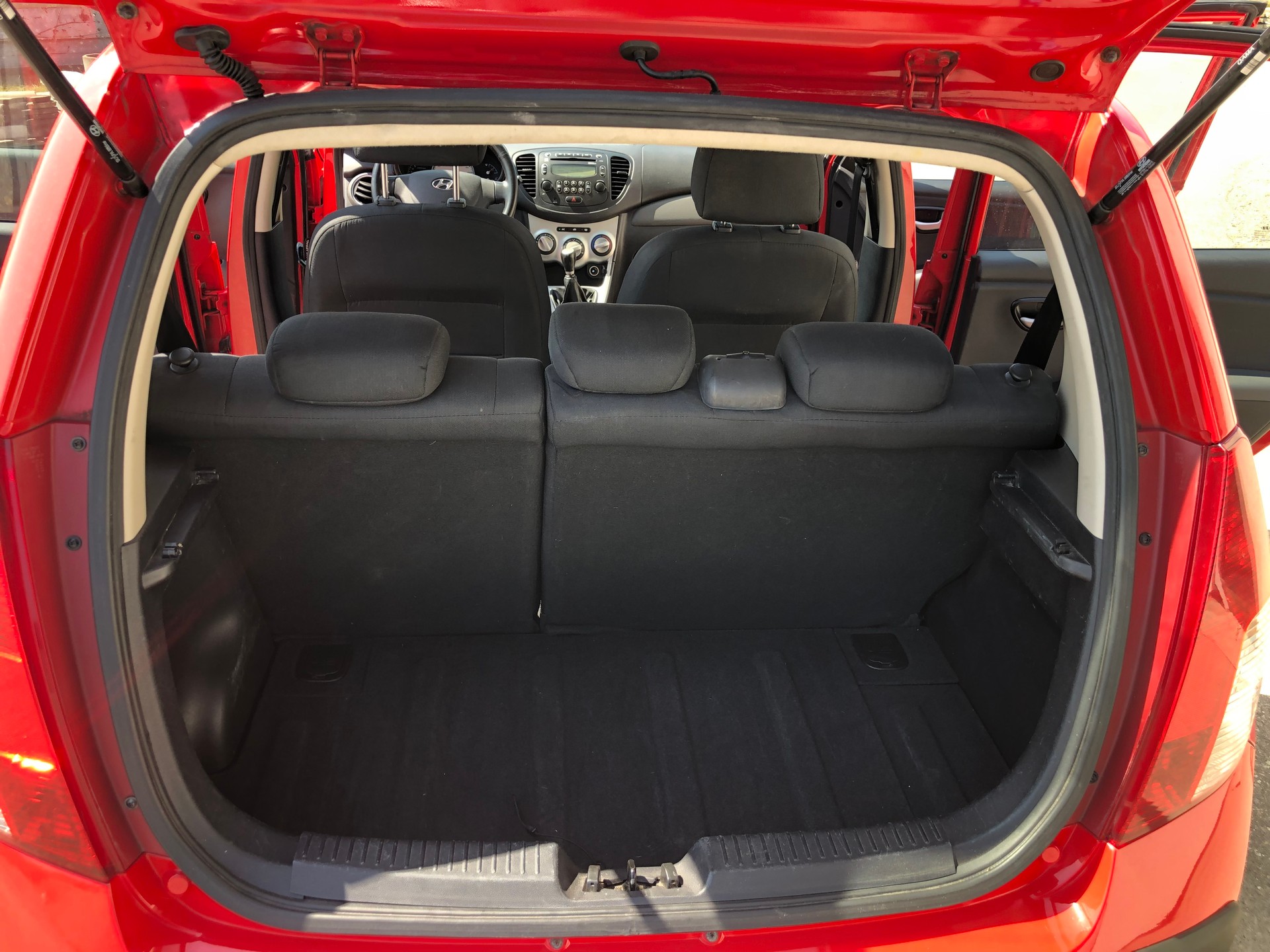 HYUNDAI i10 1.1 Comfort-image-9
