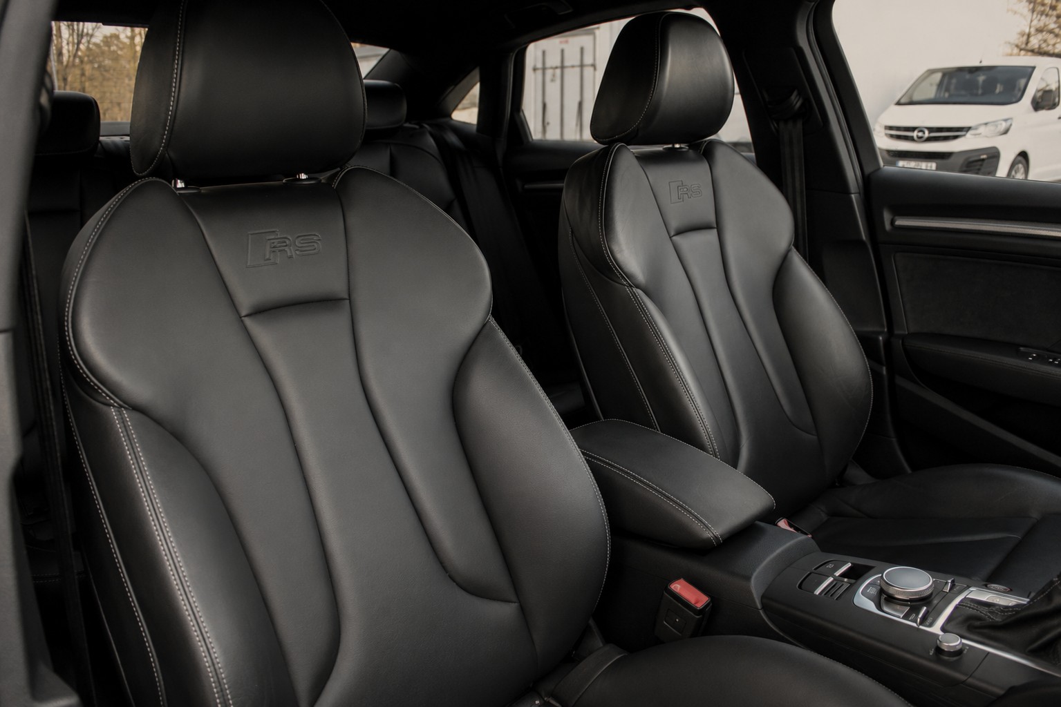 AUDI RS3 SEDAN 2.5 TSI quattro S-tronic-image-13