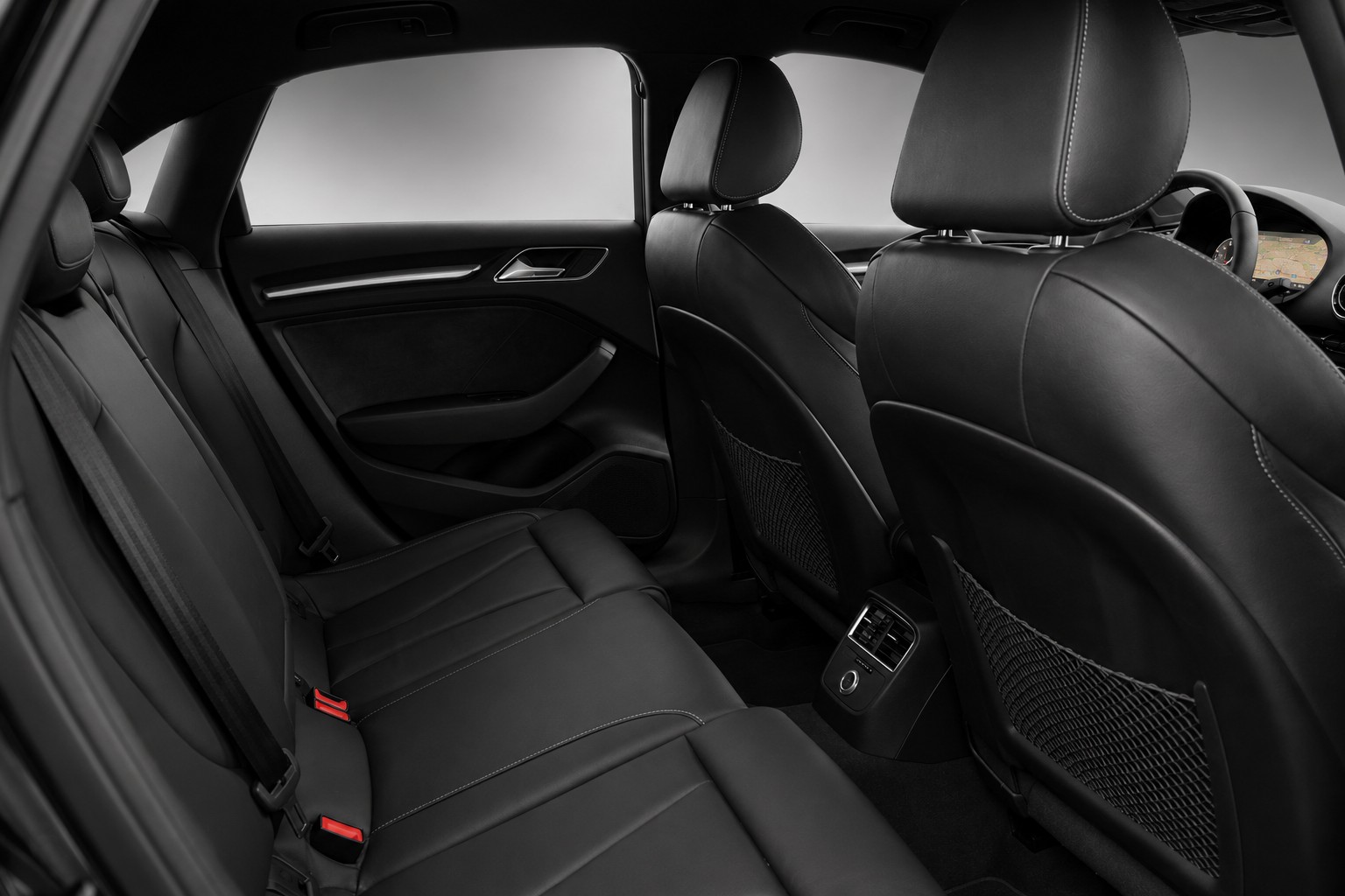 AUDI RS3 SEDAN 2.5 TSI quattro S-tronic-image-11