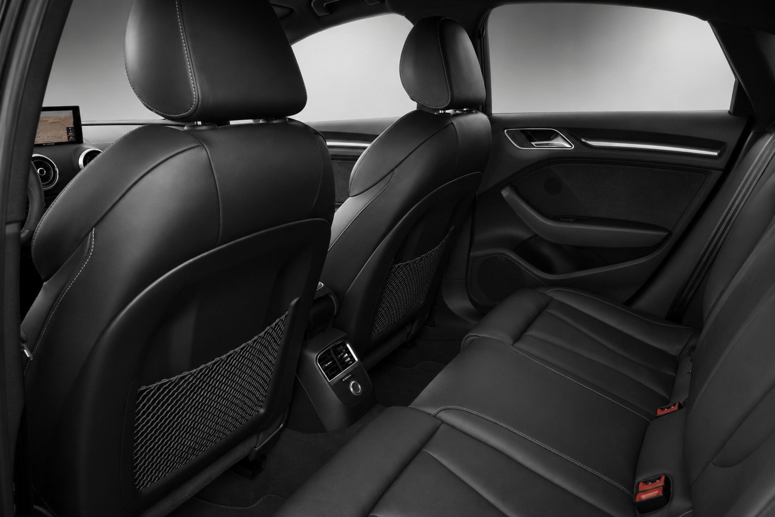 AUDI RS3 SEDAN 2.5 TSI quattro S-tronic-image-9