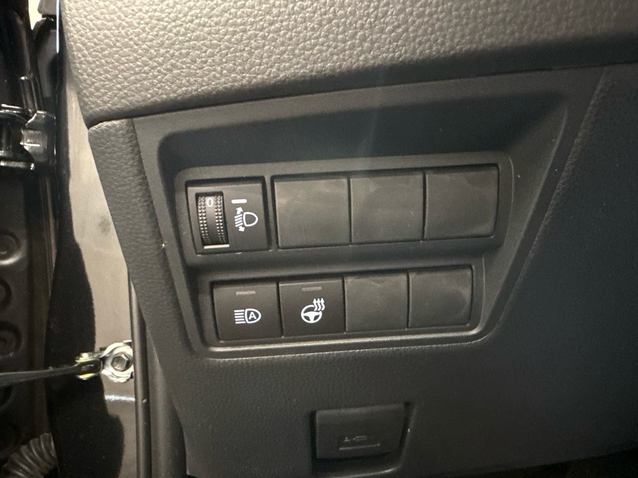 TOYOTA Yaris 1.5 VVT-i Hybrid Sportline CVT-image-6